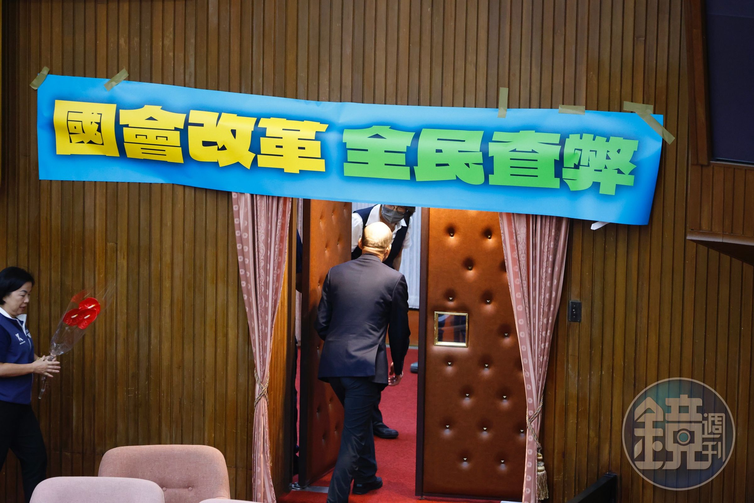 立院歷經4天4夜馬拉松表決大戰,昨晚終於三讀通過國會改革修法。