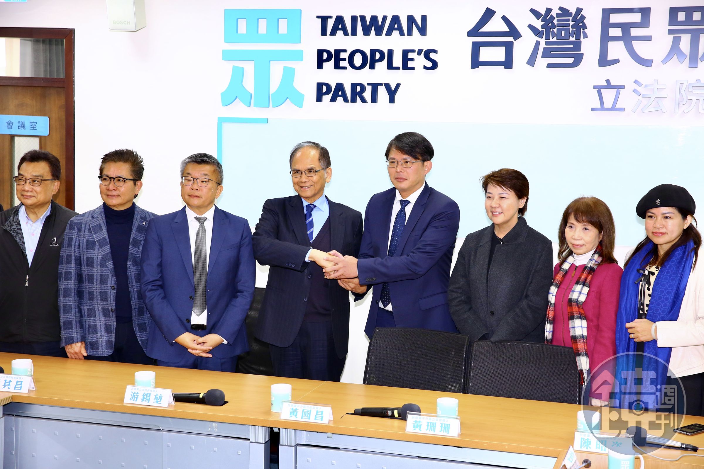 黃國昌（右四）認為今日兩場會談都對國會運作帶來正面影響。