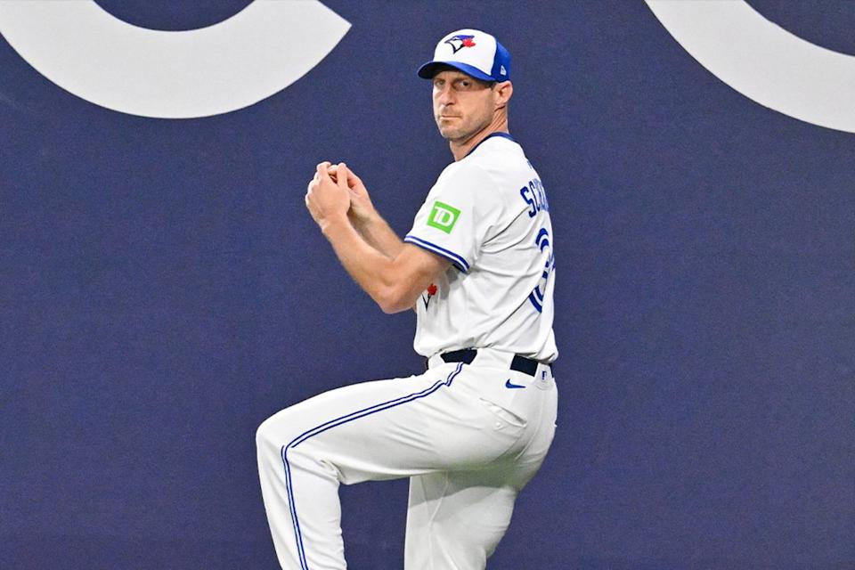 41歲的三屆塞揚強投薛澤,至今尚未與任何球隊簽約,他近日受訪透露,會在適當時機做出選擇,甚至不排除等到開幕戰之後。(翻攝自X@MLB)