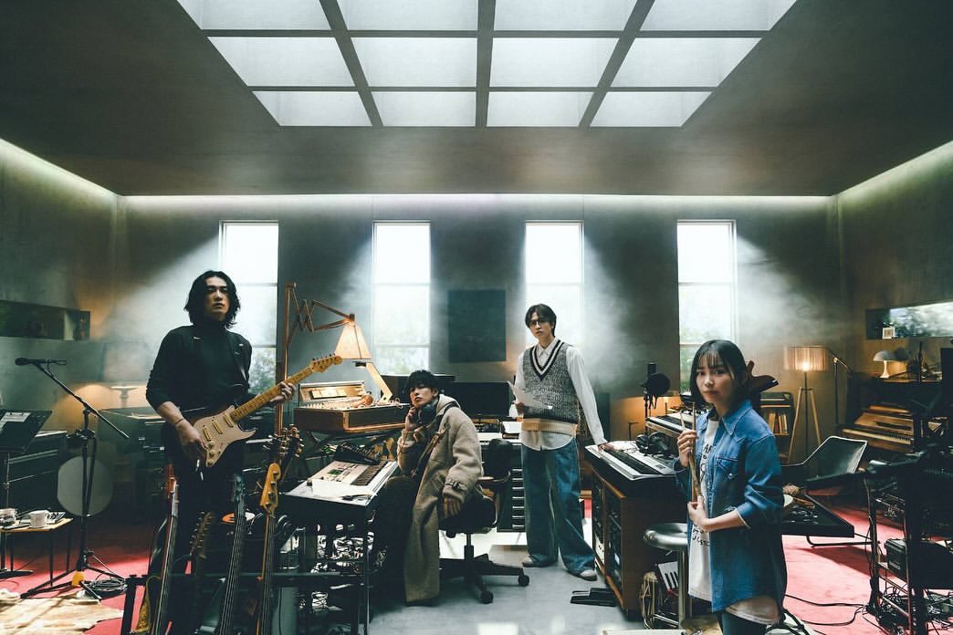 明年就可以在Netflix看到町田啓太、菅田將暉等人組樂團的《玻璃之心》。（翻攝町田啓太INS）