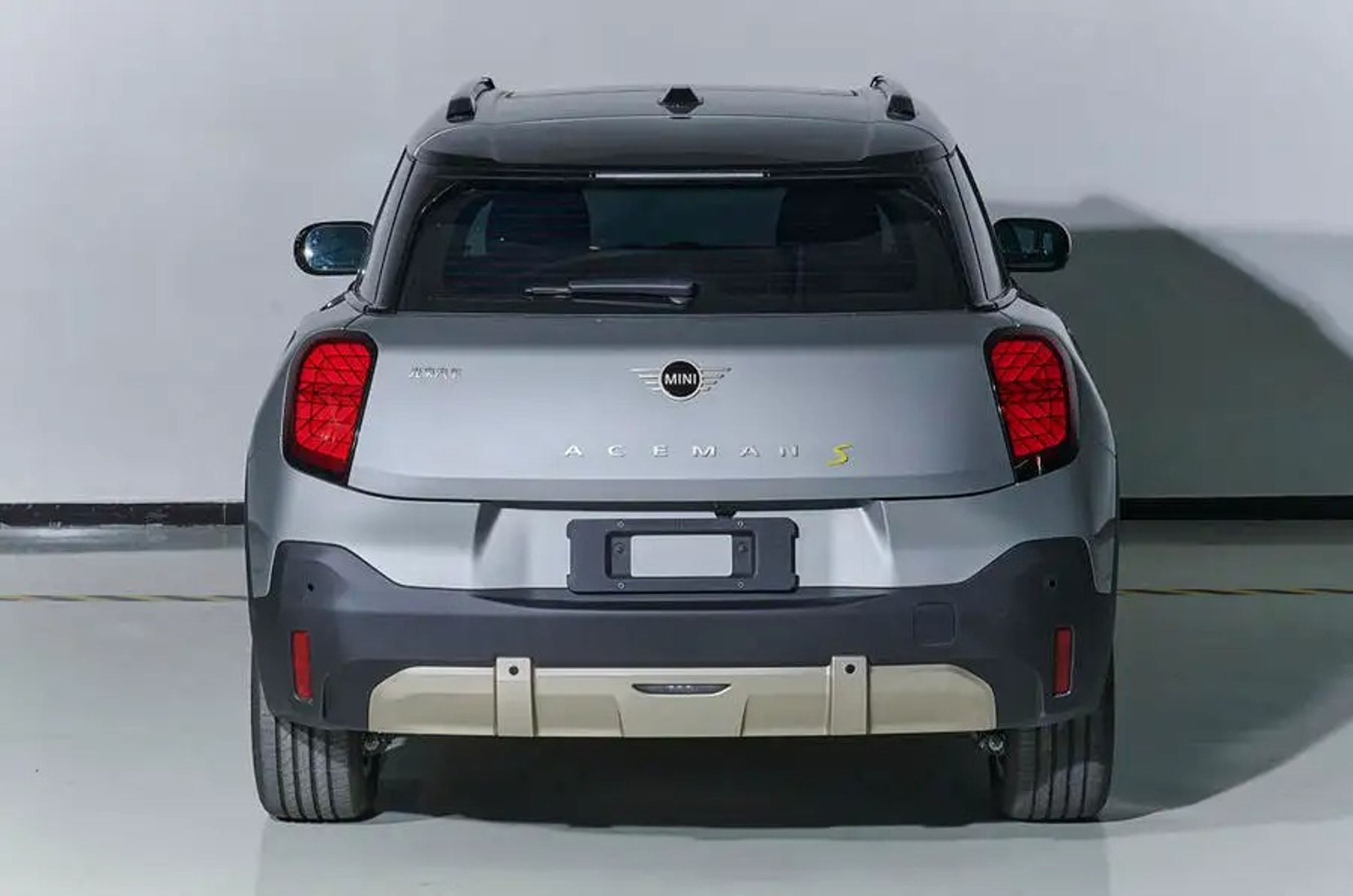 作為吸引力最廣的Mini車型,Aceman比Cooper長192毫米、寬23毫米、高130毫米。