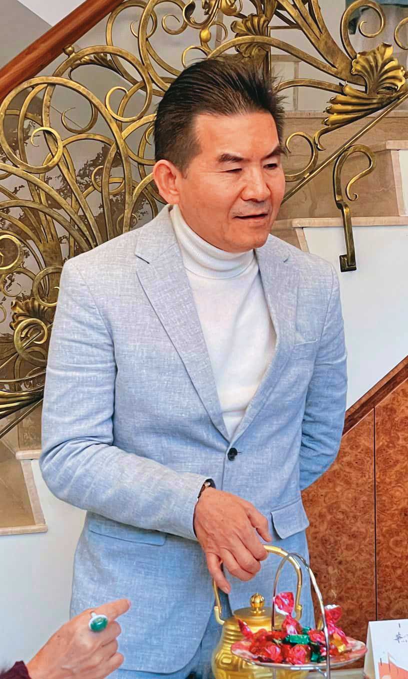 劉震華（圖）在新竹縣市廣設私人會館，藉此結交當地政商名流、警界高層。（翻攝華香臉書）