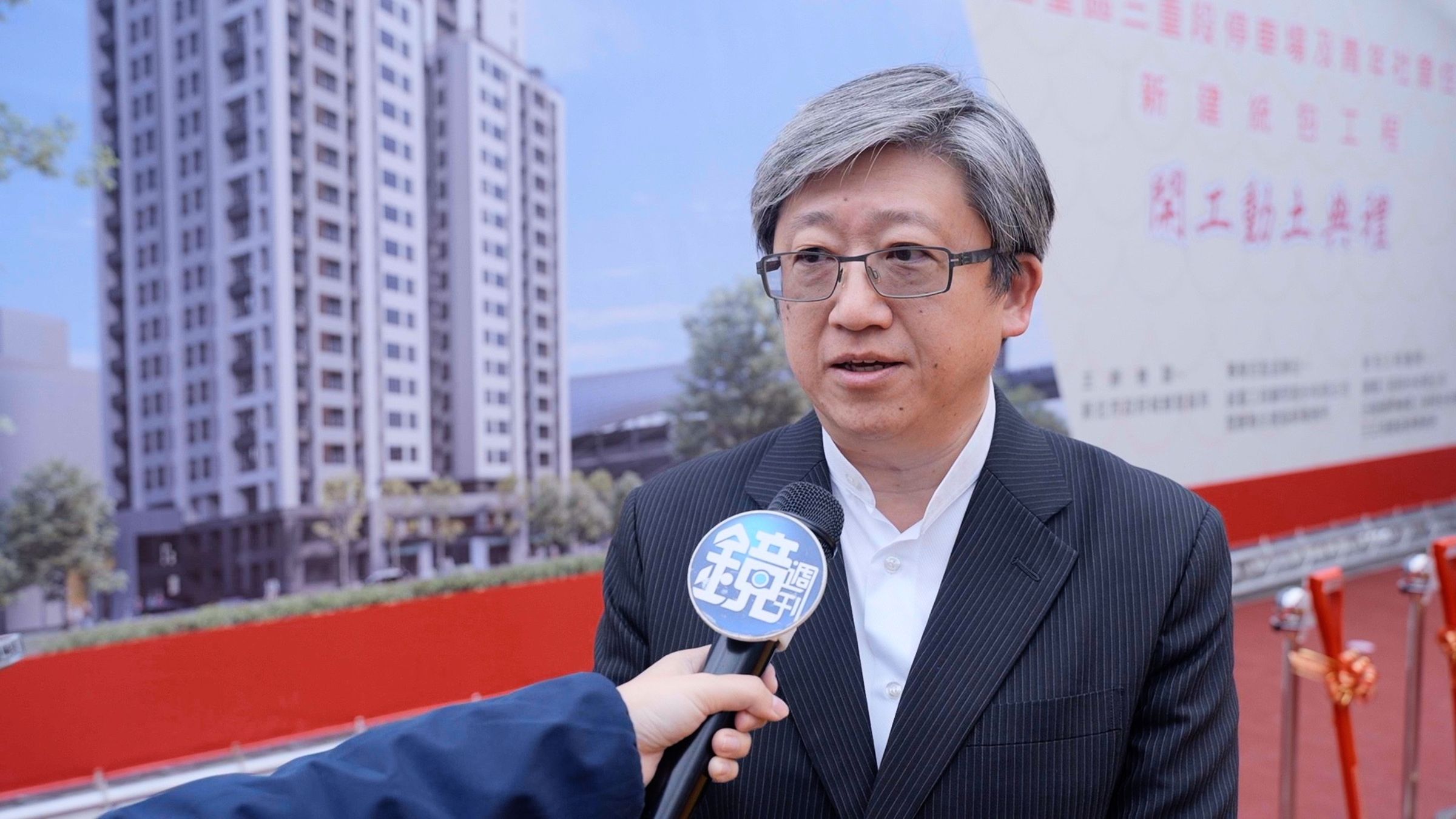 三重段青年社宅的設計由王正源建築師事務所操刀，強調此處擁有雙捷運便利交通，以及與新北最大都會公園對坐，因此如何跟景觀結合，是此案最大的構想。