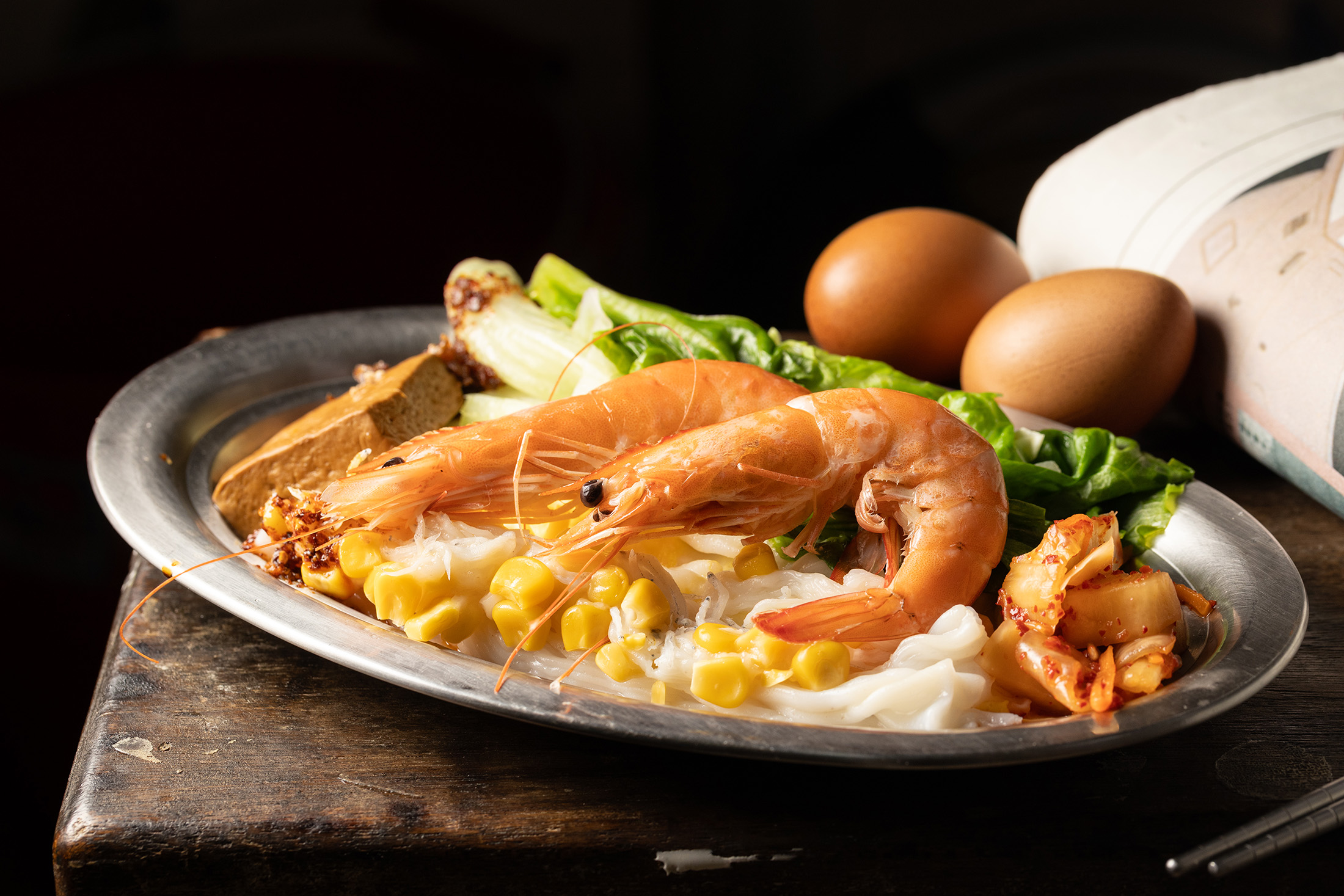 「石牌公園腸粉豆漿」以料多實在的鮮蝦腸粉與濃醇豆漿，深受街坊鄰居與學生族群的喜愛。