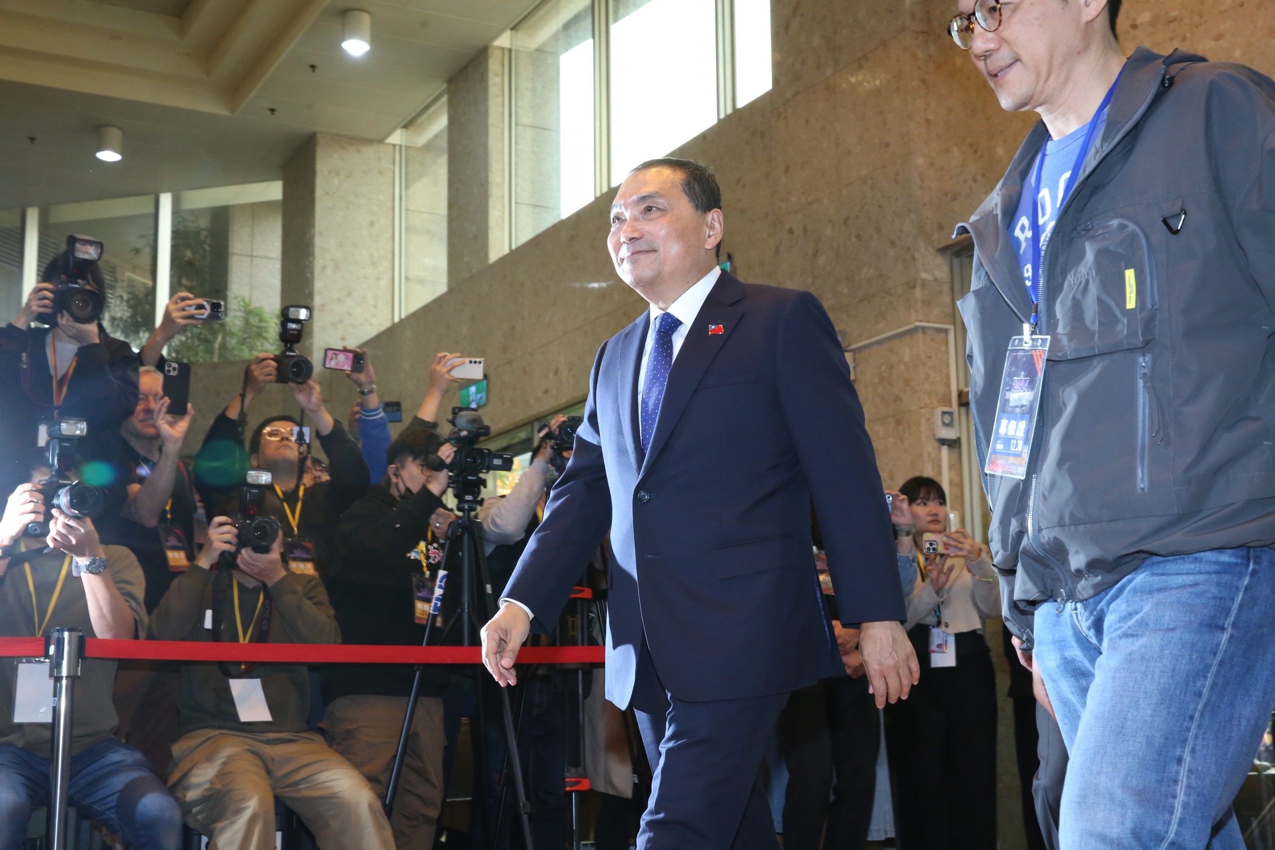 侯友宜在辯論申論階段，回擊賴清德的論述，抨擊民進黨施政。