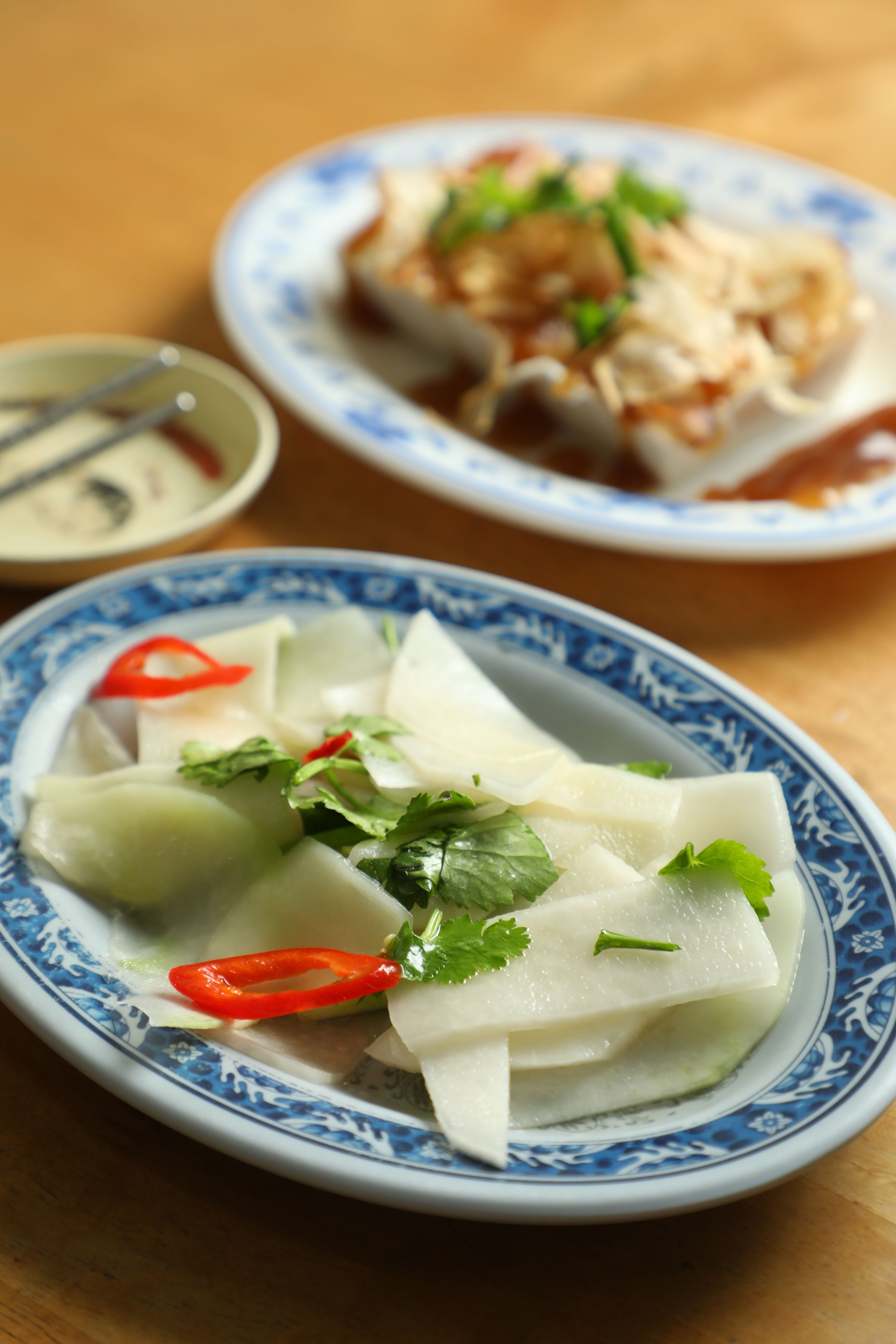 冬季才吃得到的涼拌小菜「大頭菜」,微微酸辣加上爽脆口感非常開胃。(35元/份)