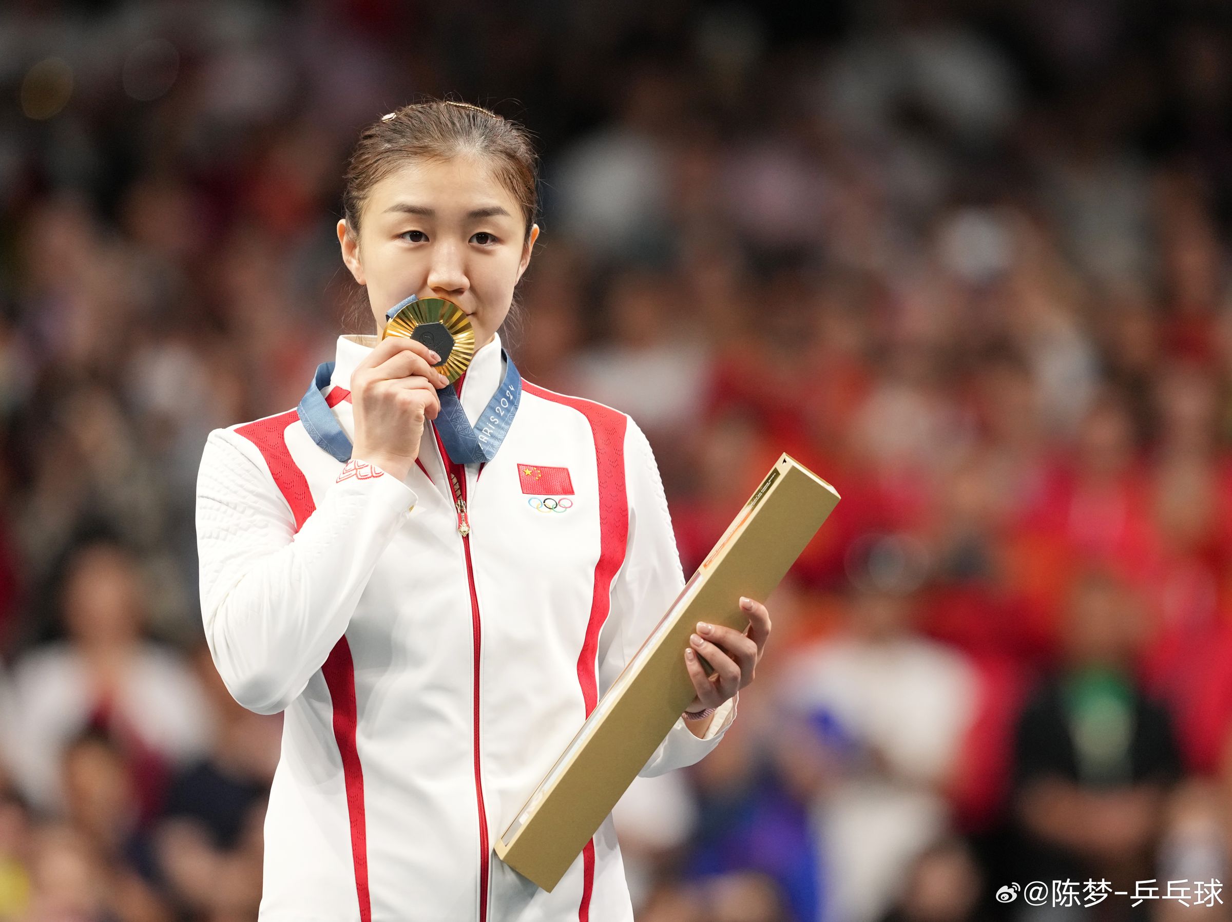中國女子桌球選手陳夢在巴黎奧運奪金,但卻遭到球迷不滿攻擊。(翻攝自陳夢微博)