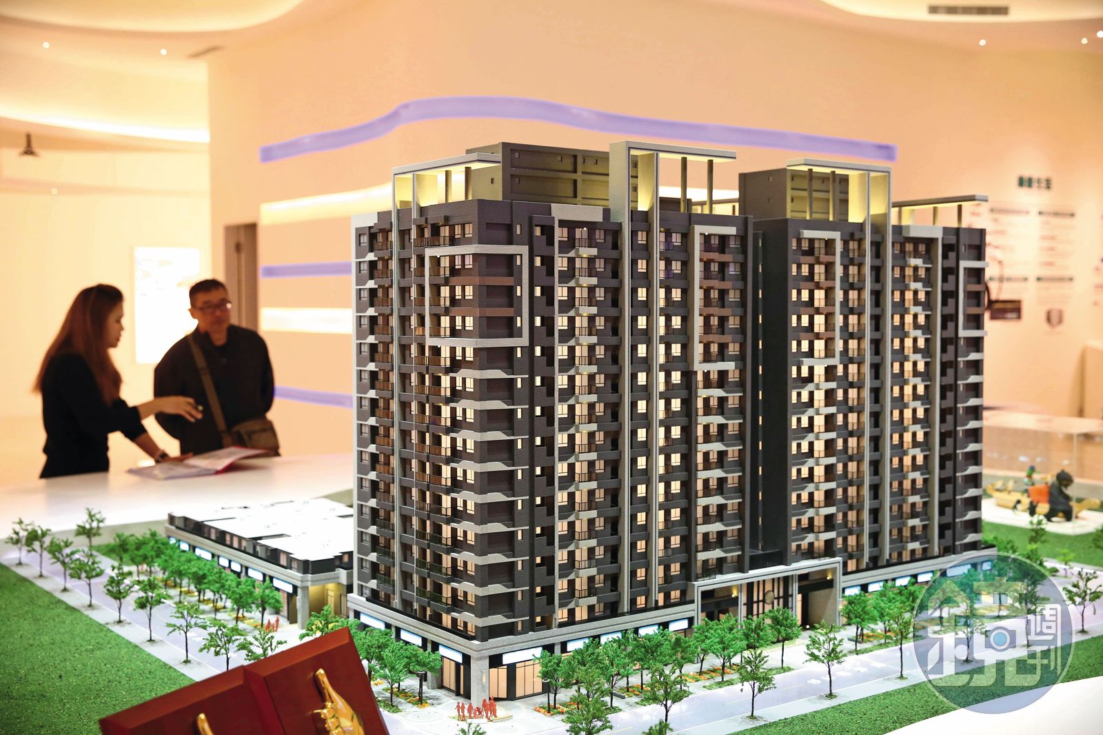 央行嚴加打房，建案銷售現場冷清，中南部已傳出有小建商倒閉。示意畫面，非當事建商。（資料照片）