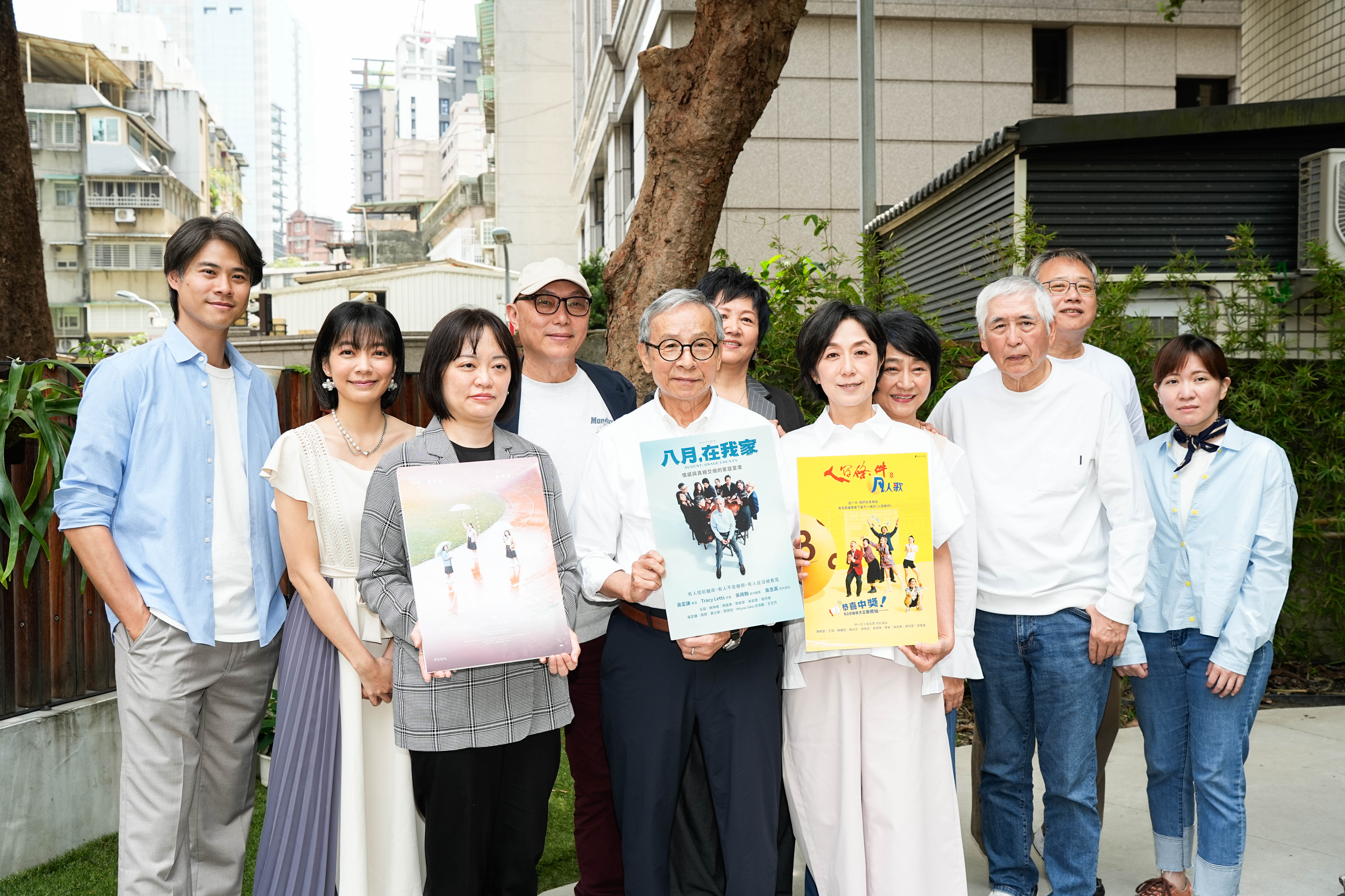 黃韻玲接任綠光創藝董事總經理，吳定謙（左起）、林雨宣、C MUSICAL製作藝術總監張芯慈張芯慈、鄧安寧、吳念真、王琄、楊麗音、柯一正、陳希聖出席記者會歡迎她的加入。