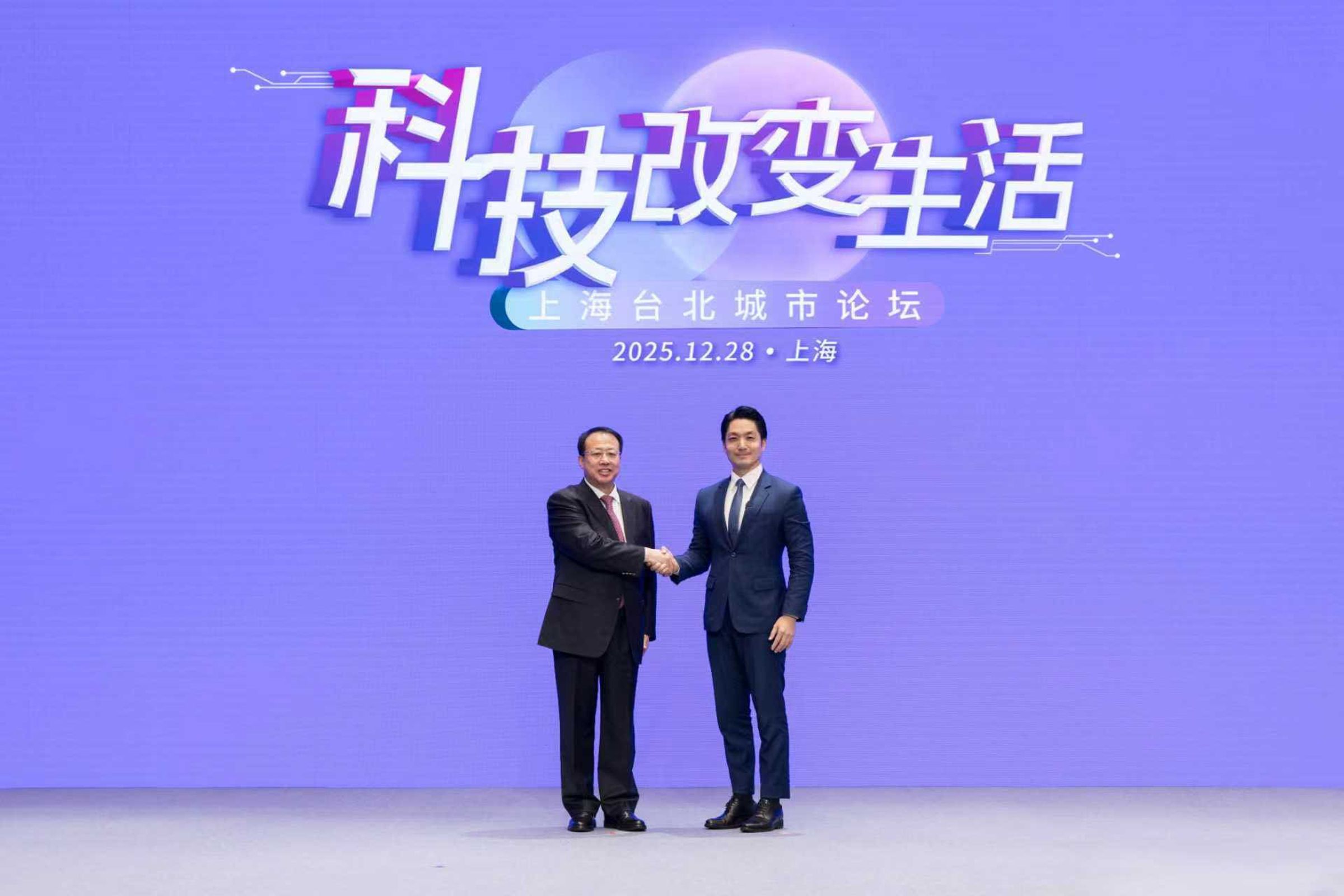 蔣萬安昨快閃出席上海雙城論壇，回台不到1天中共就宣布要環台軍演。（翻攝自蔣萬安臉書）