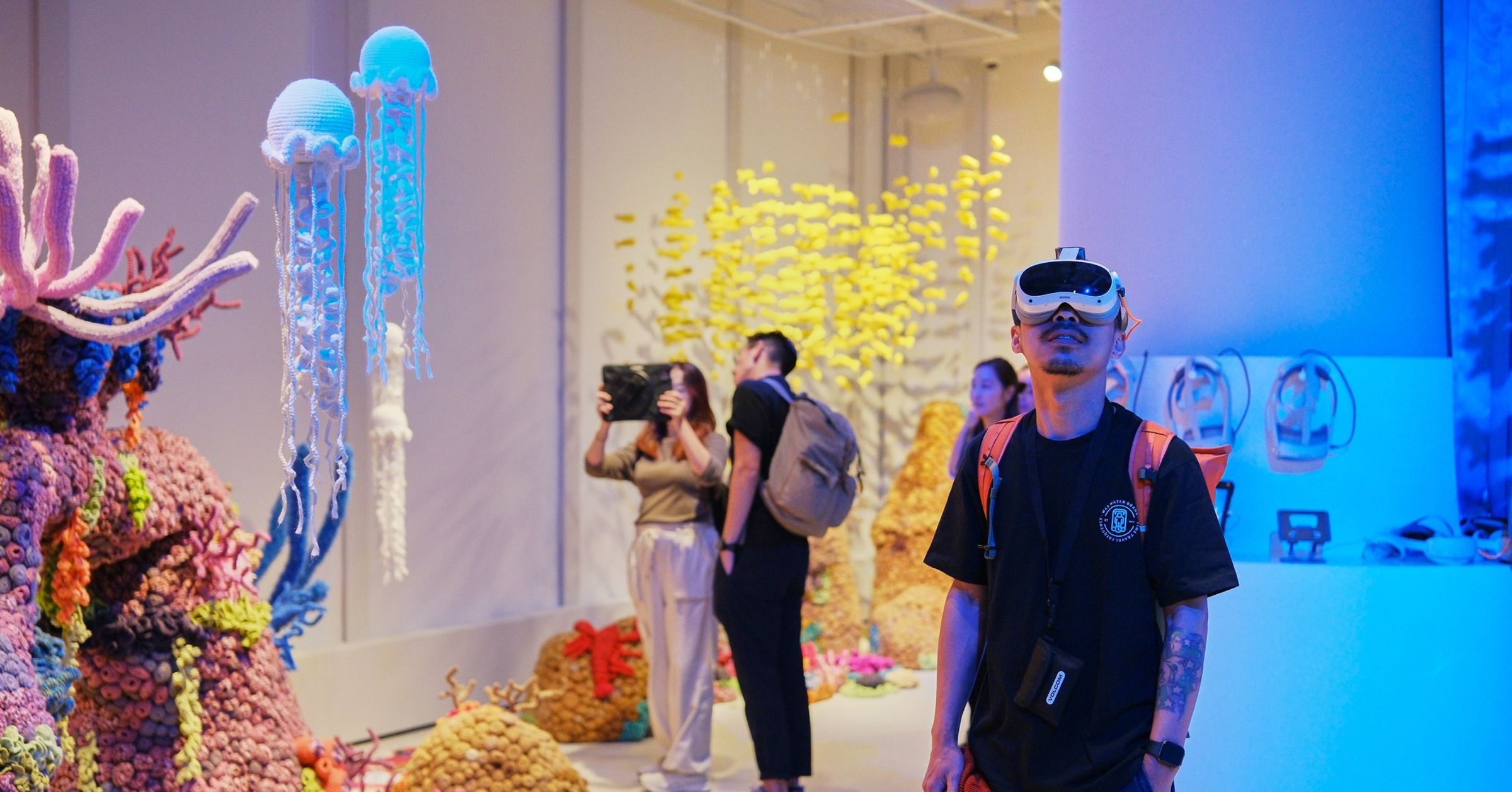 位於香港Airside百貨的「Bluetopia」,號稱是世界上第一個數位藝術水族館。(翻攝自AIRSIDE臉書)
