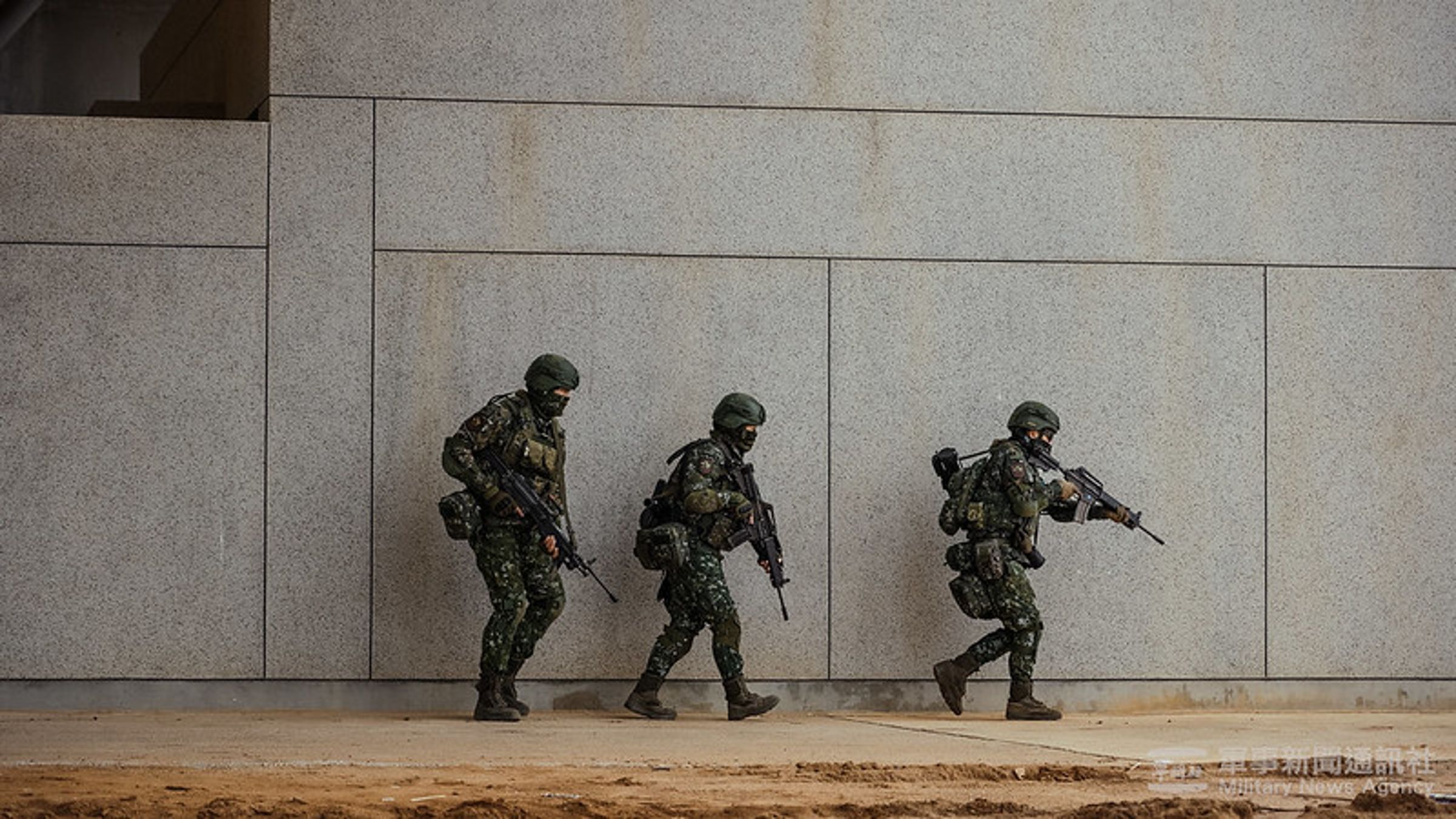 當兵是國民應盡的義務,竟有新兵入伍隔天就賴床還嗆長官「出營區弄死你」。圖為示意圖(軍聞社提供)