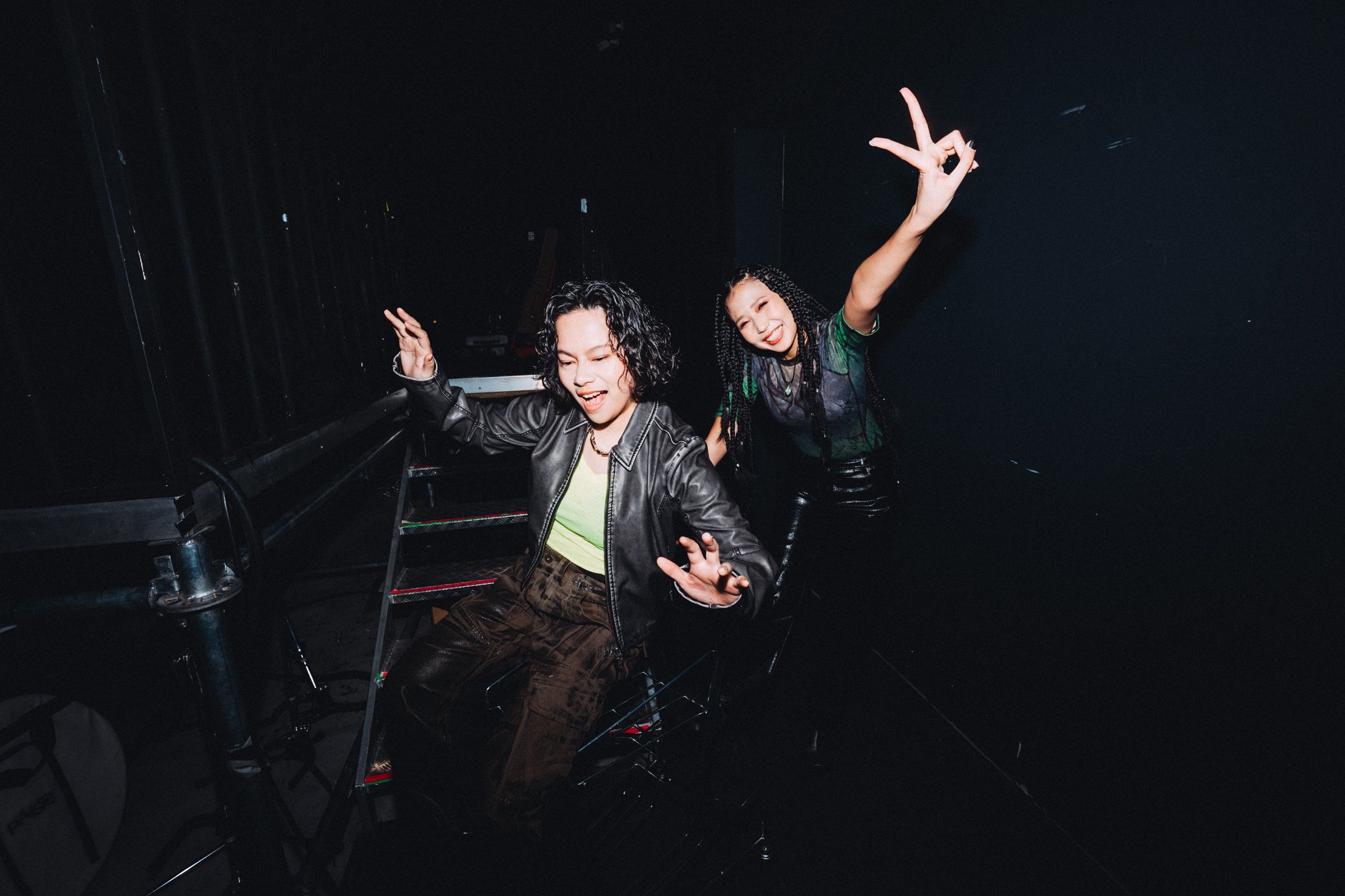 凹與山以《Hidden Album》直視情感秘密與慾望，以極簡聲響描繪私密而真實的內心世界。（SUB LIVE提供）