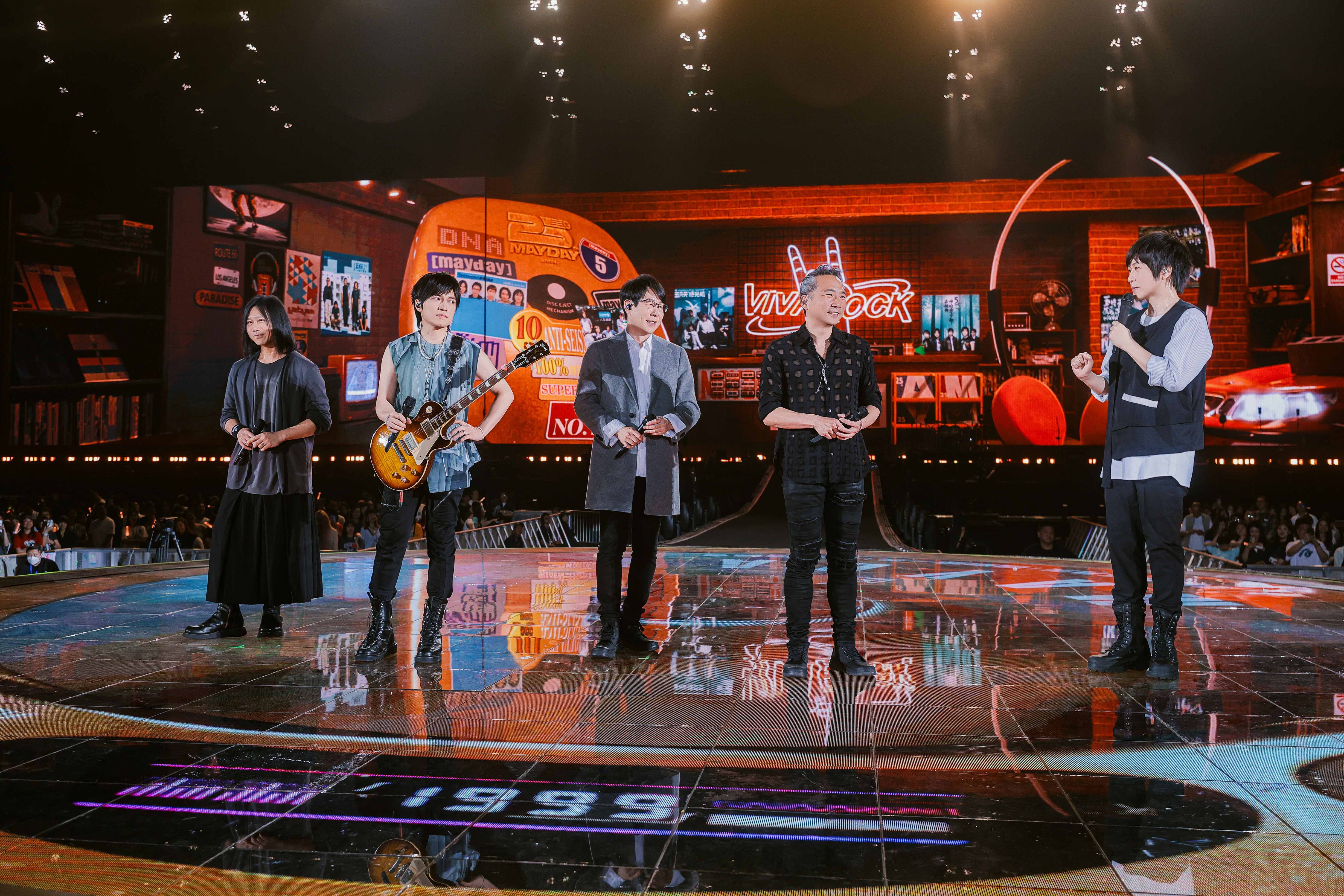 五月天與香港歌迷的五月之約，在香港啟德主場館相見歡。（相信音樂提供）