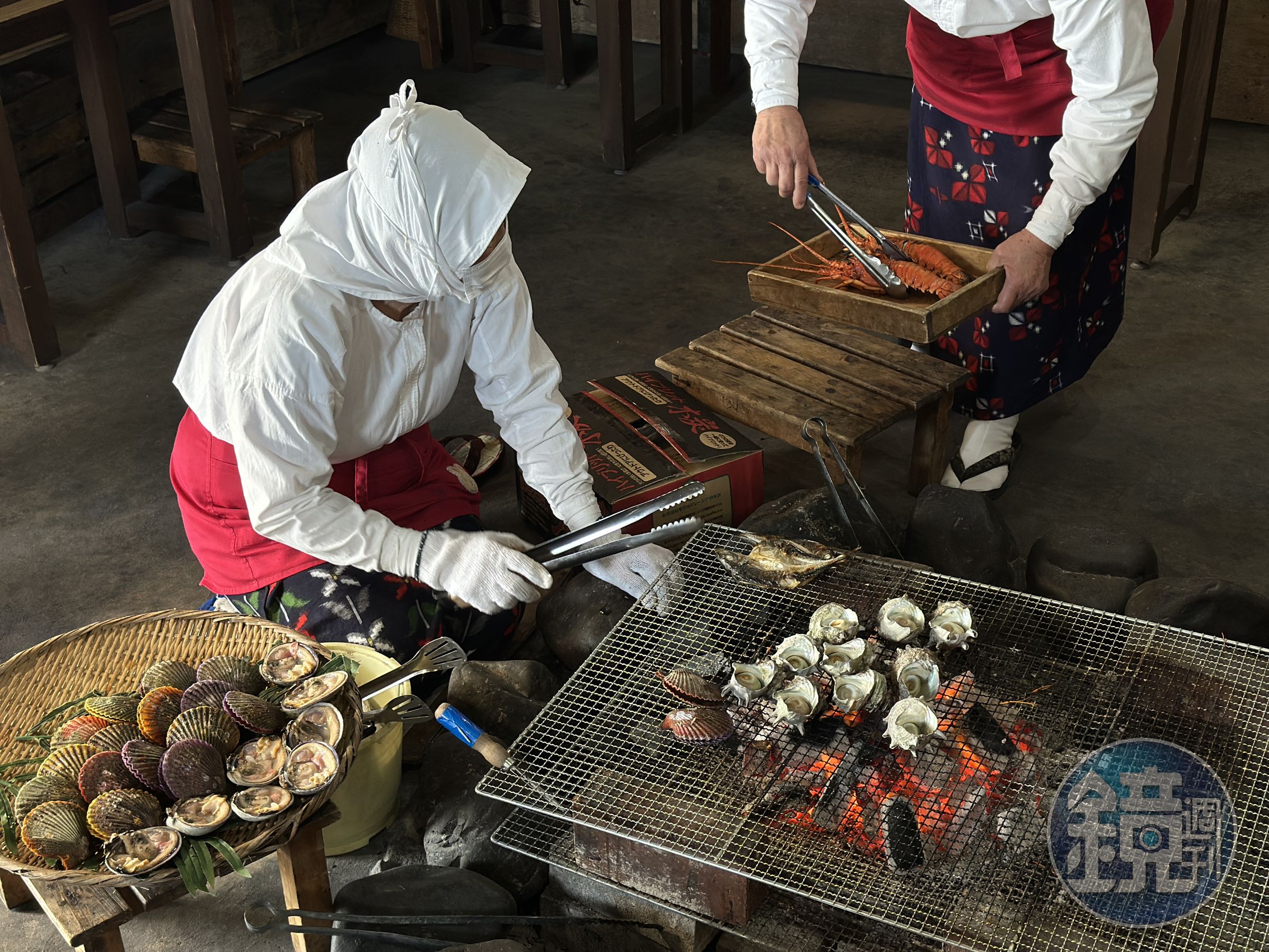 依季節不同,會提供各式海膽、貝類、伊勢龍蝦、鮑魚等最當令的澎湃海鮮套餐,10月至4月提供龍蝦、4月至9月有鮑魚、11月吃得到海參,每次前往都有不同驚喜。