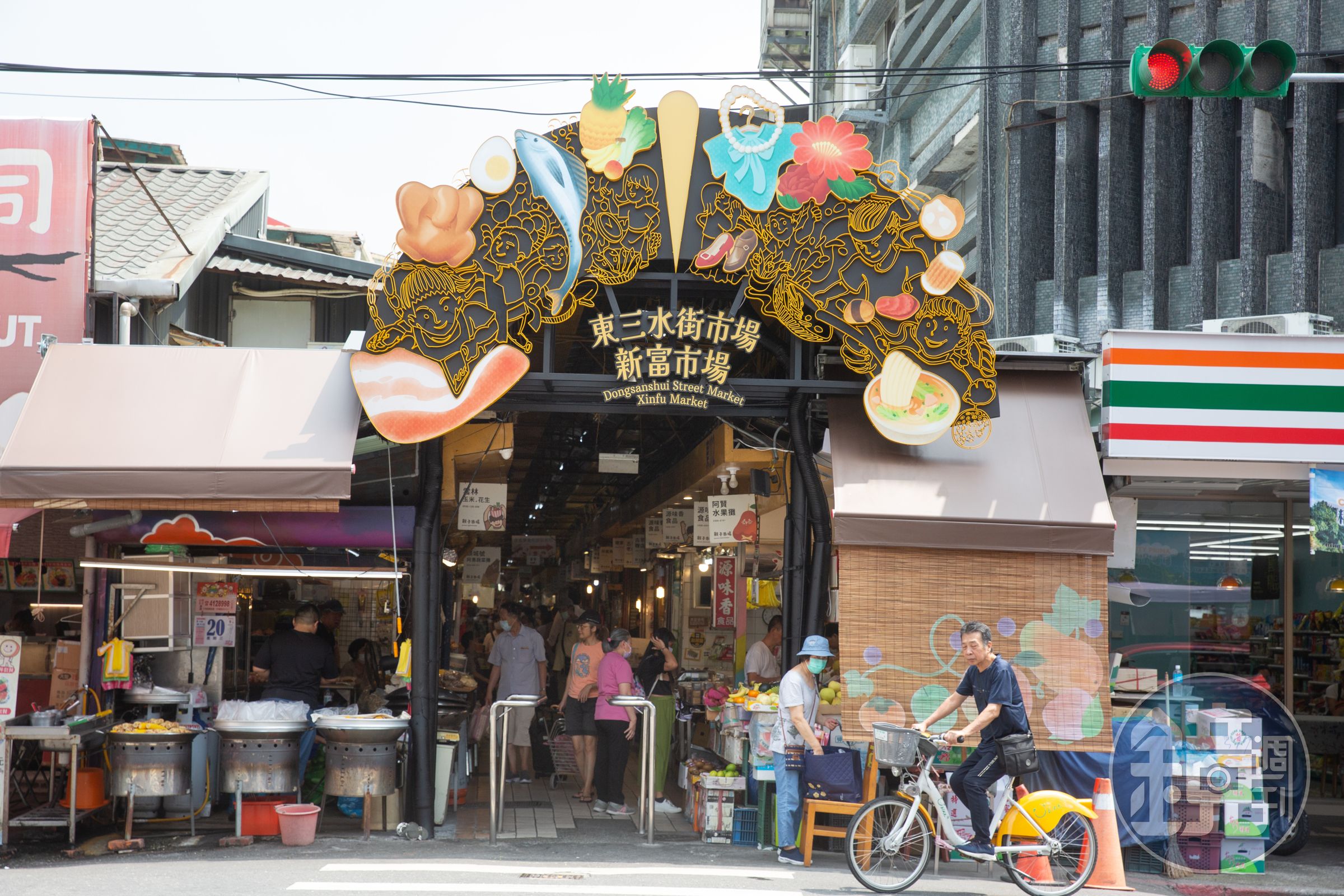 東三水街市場環境舒適,不僅是萬華在地人愛逛的市場,也有許多觀光客專程前往。