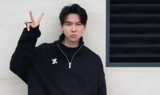 閃兵案唐禹哲自首，2天前還發文喊「出門」。（翻攝自微博）