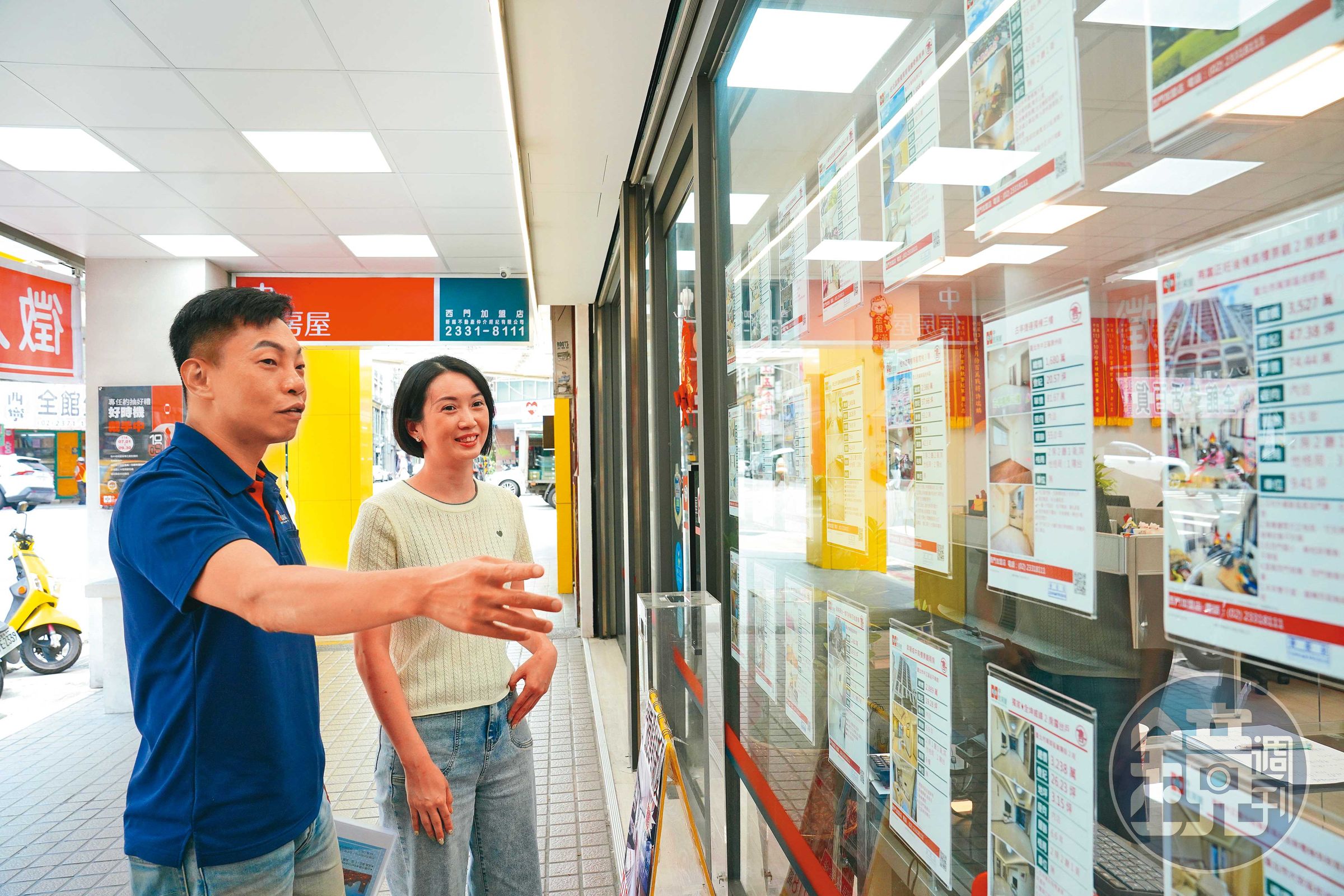 現階段房市走緩，價格逐漸鬆動，自住民眾應多看屋，掌握議價優勢。