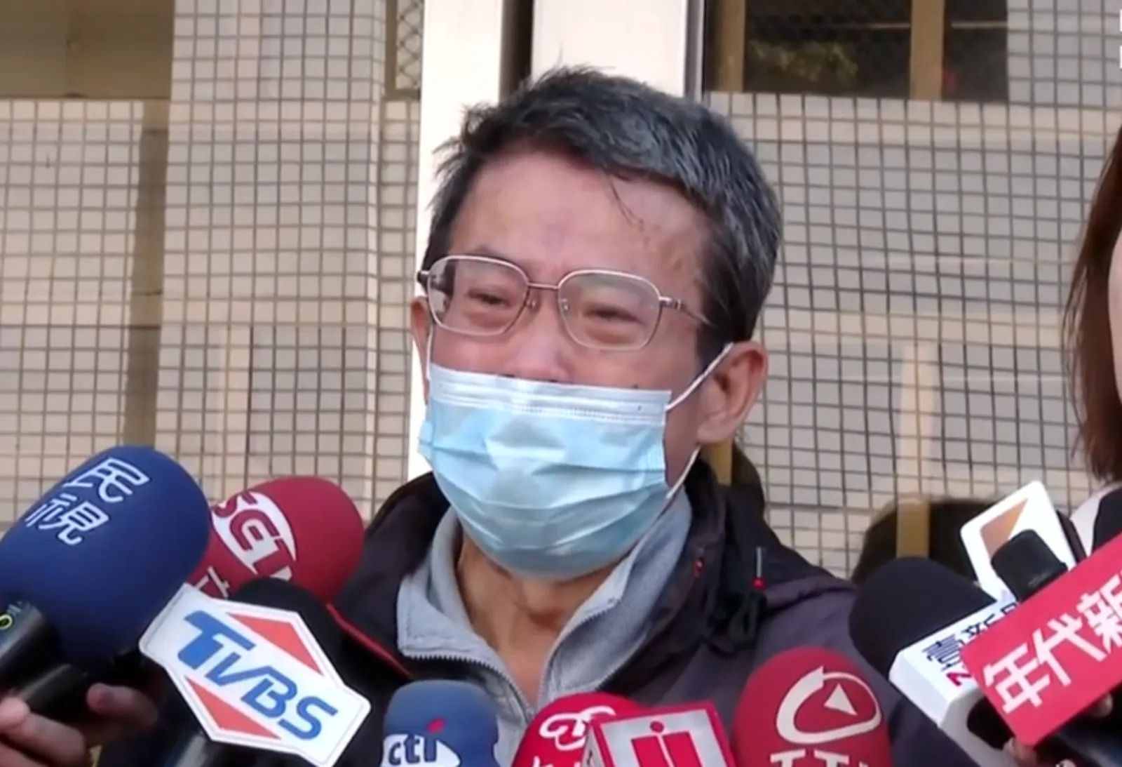 割頸案乾哥律師轟楊爸捐款裝窮...網怒出征「林月雪停車場」 律所慘遭洗1星地標改名
