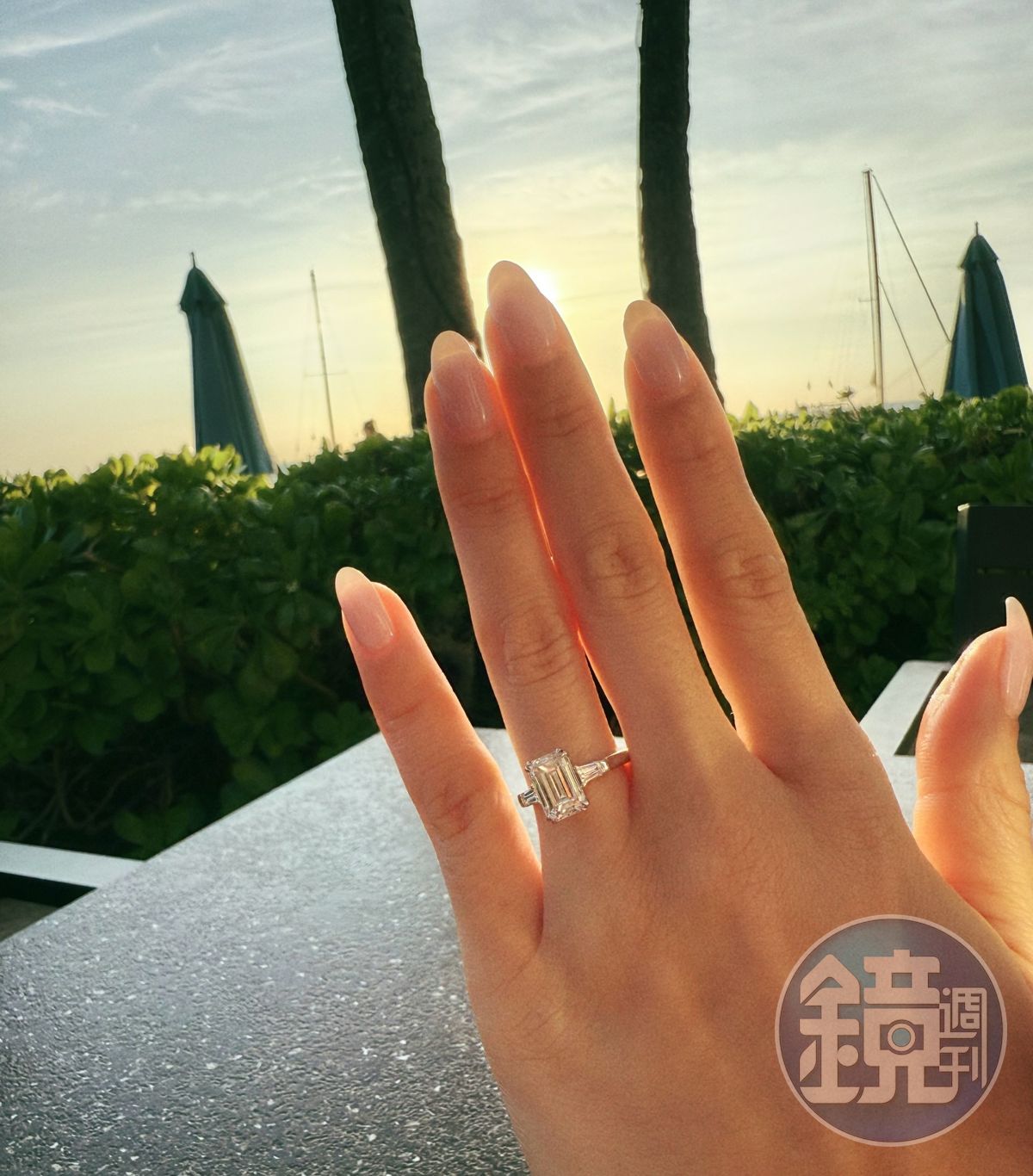 莫允雯秀出手上求婚戒。臉書