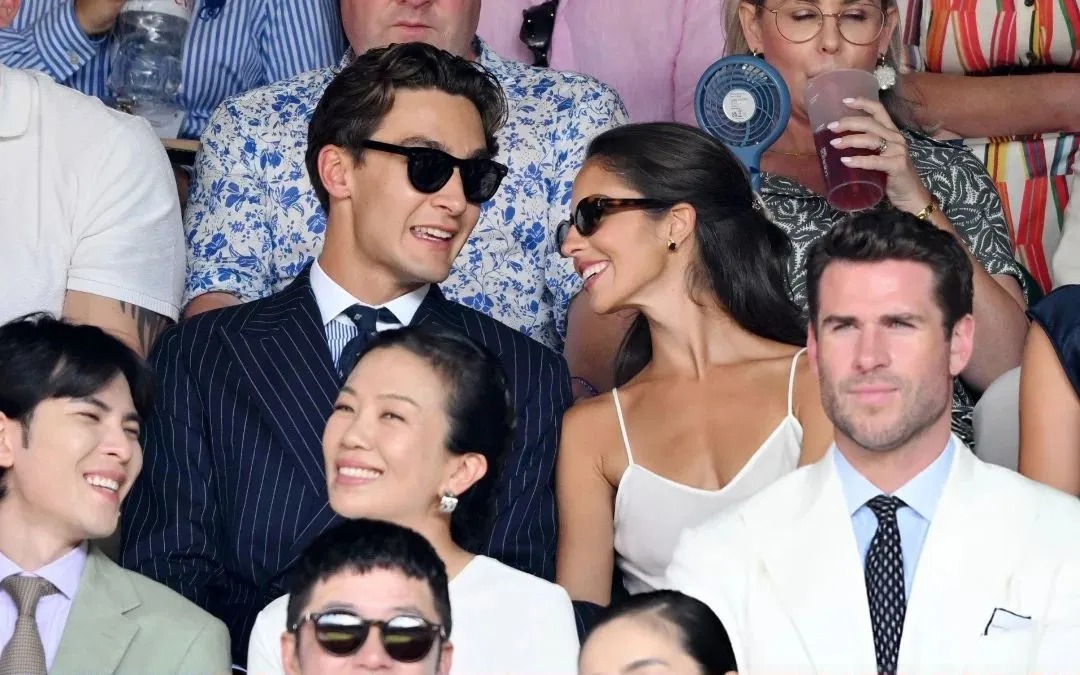金曲歌王蕭敬騰與妻子Summer現身英國溫布頓網球公開賽。（翻攝小紅書）