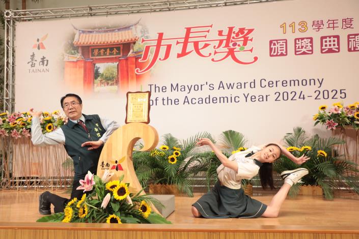 也有學生選擇其他各類姿勢。（台南市政府提供）