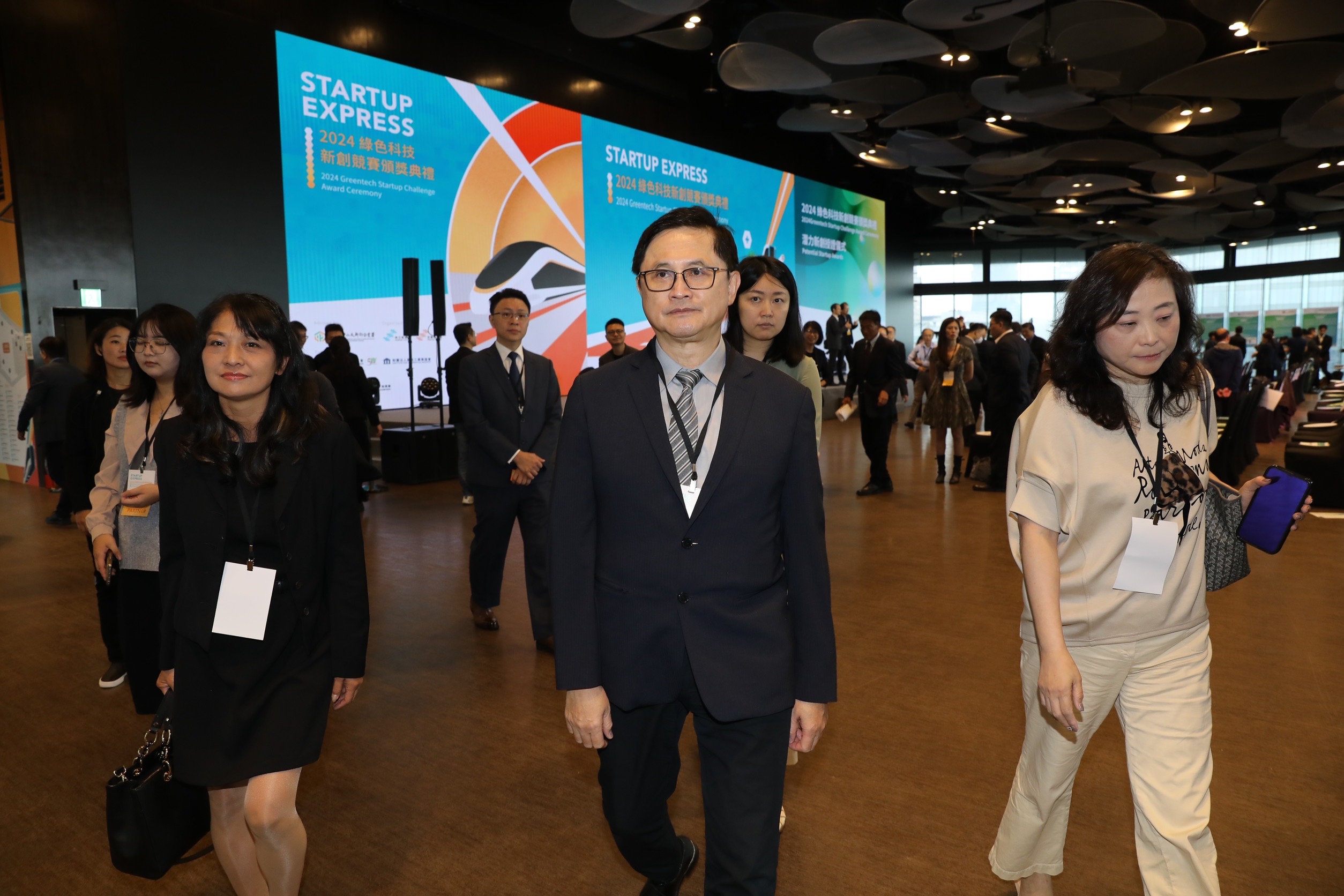 和碩董事長童子賢認為，每一度電，只要是來自不排碳的能源所發的電都很重要。