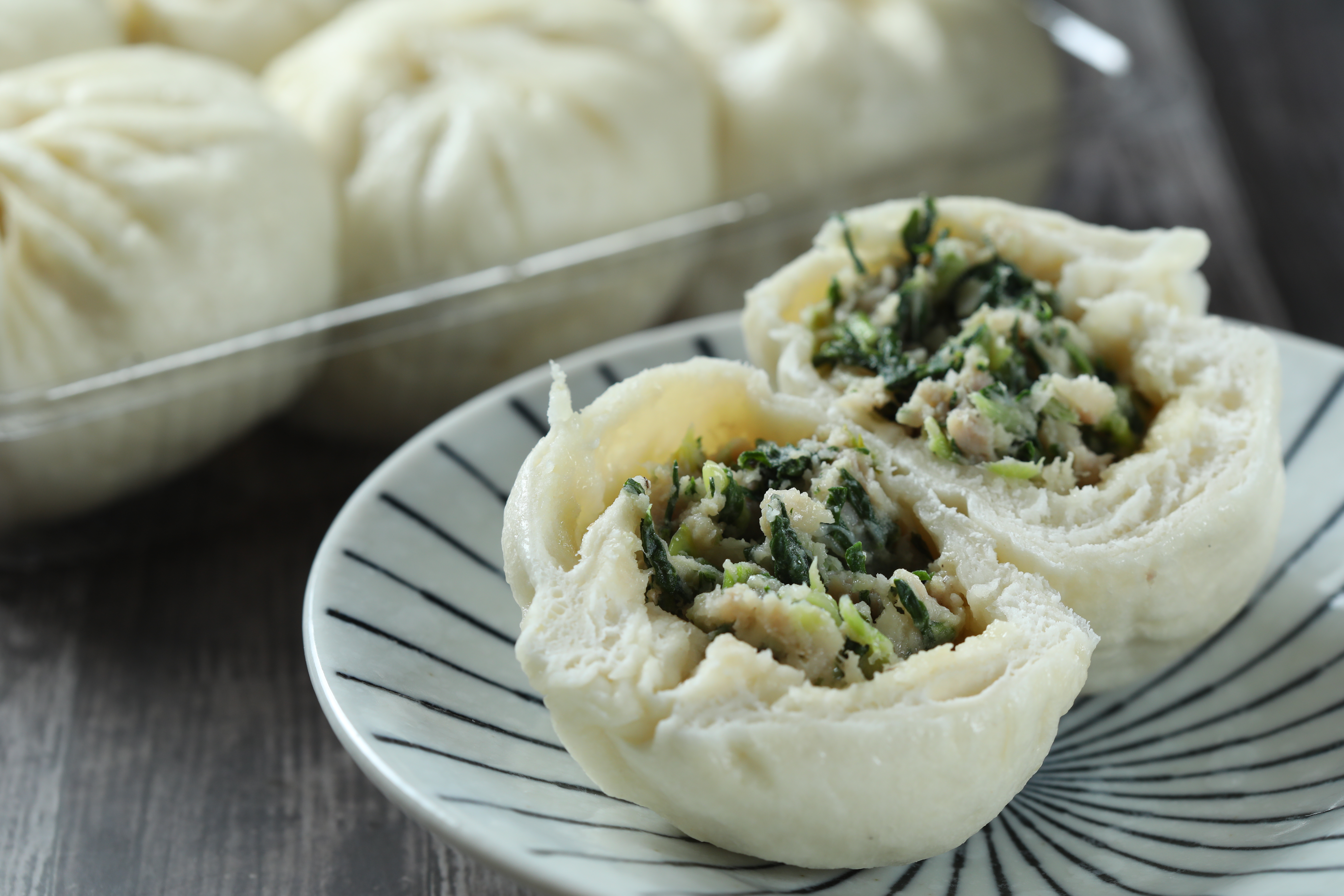 「菜肉包」人氣很旺,大家都喜歡這口味。(180元/盒、6顆)