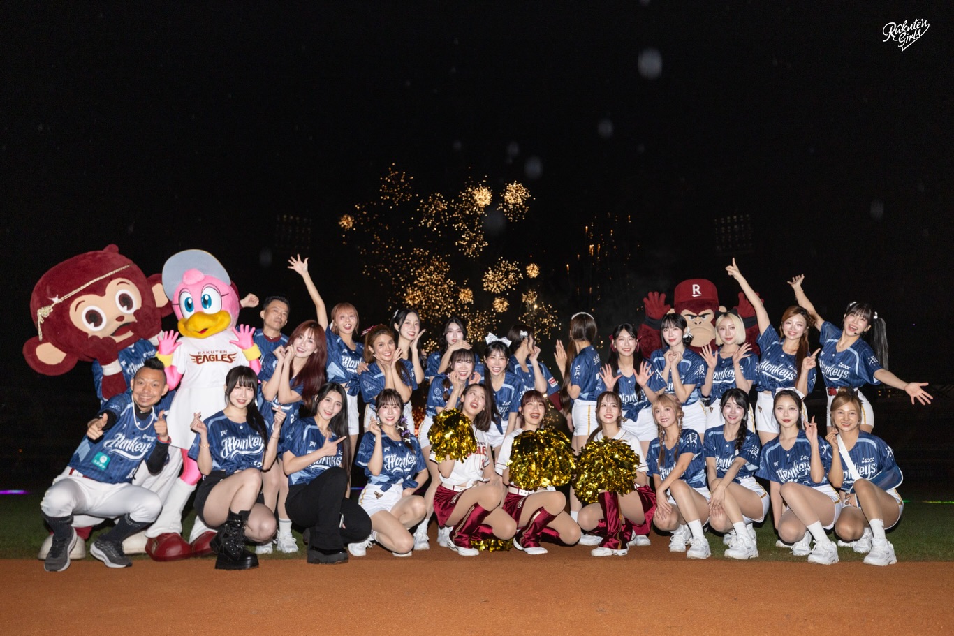 樂天女孩海外行程爆意外,繼壯壯赴時裝週遭竊後,林岱縈、若潼、貝佳頤、卉妮及熊霓等人赴美也遭遇砸車搶劫。(翻攝自臉書@Rakuten Girls)