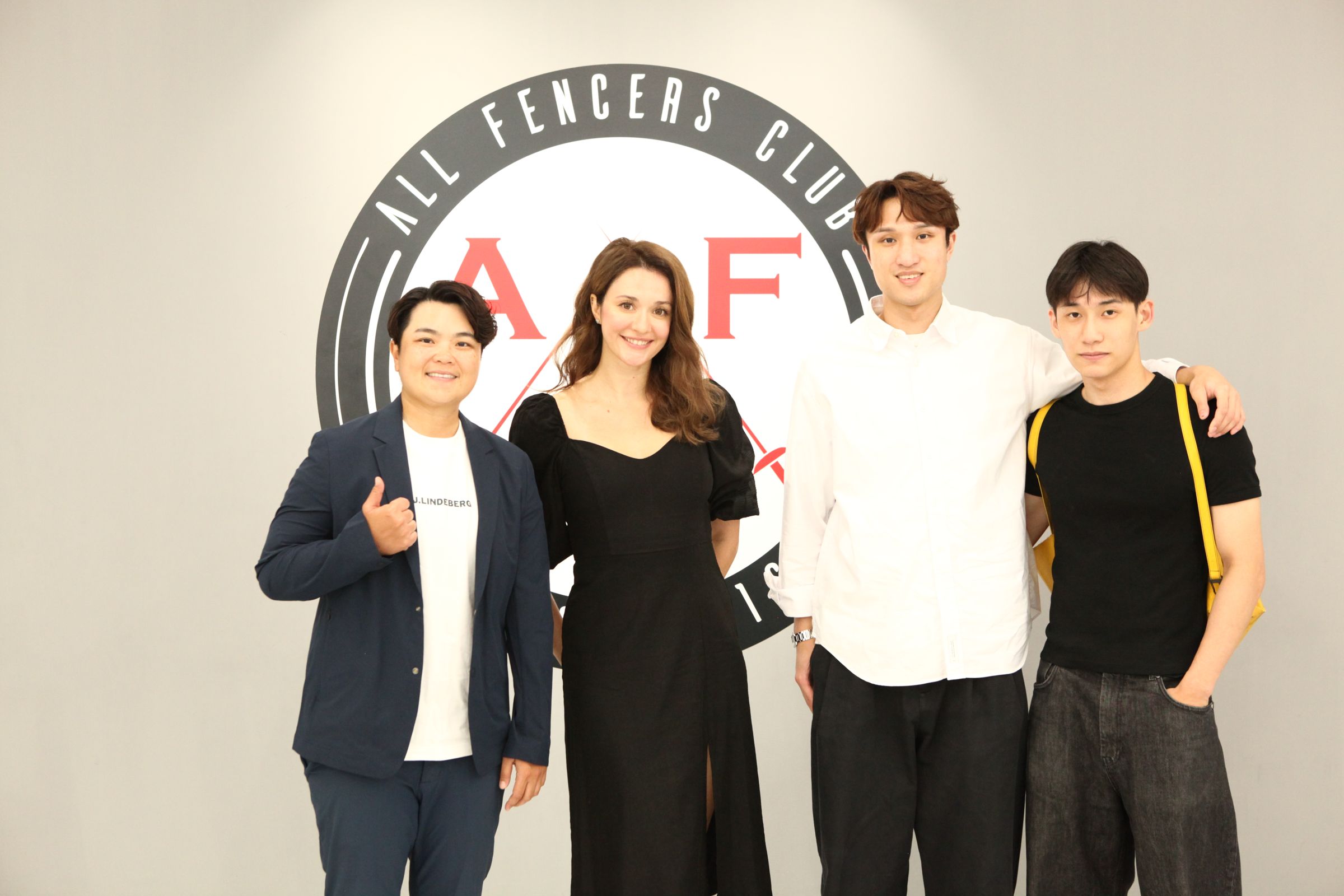 擊劍世界冠軍蔡俊彥來台開設俱樂部 瑞莎到場助陣（左起：錢珮芸、瑞莎、蔡俊彥、陳弈通）