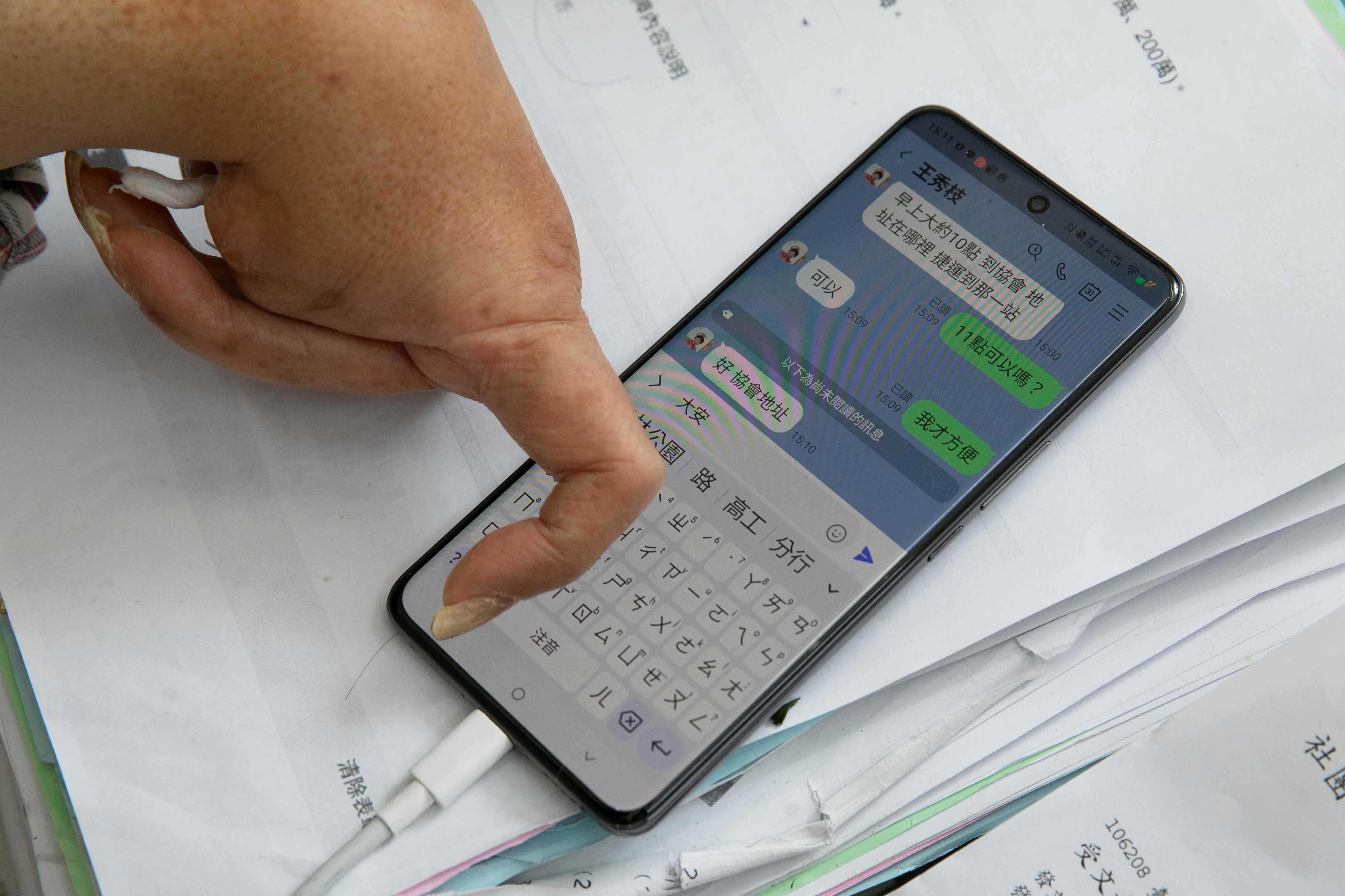 自從有了LINE，劉天富能更自由地和人溝通。