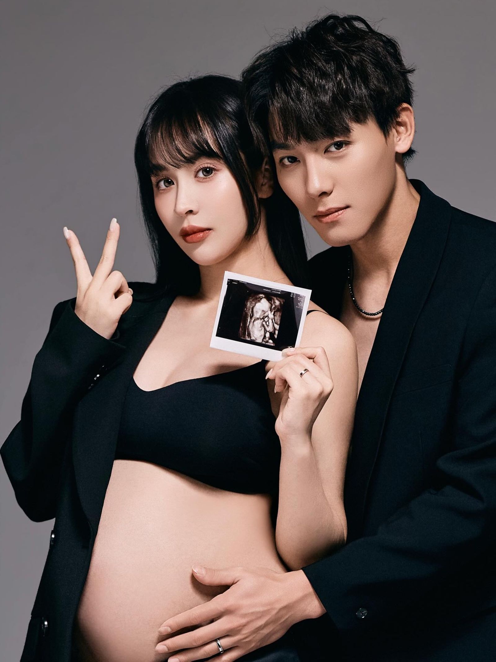 啾啾與陳晨威公開認愛後進展神速，求婚、登記結婚並迎來女寶。（啾啾IG）