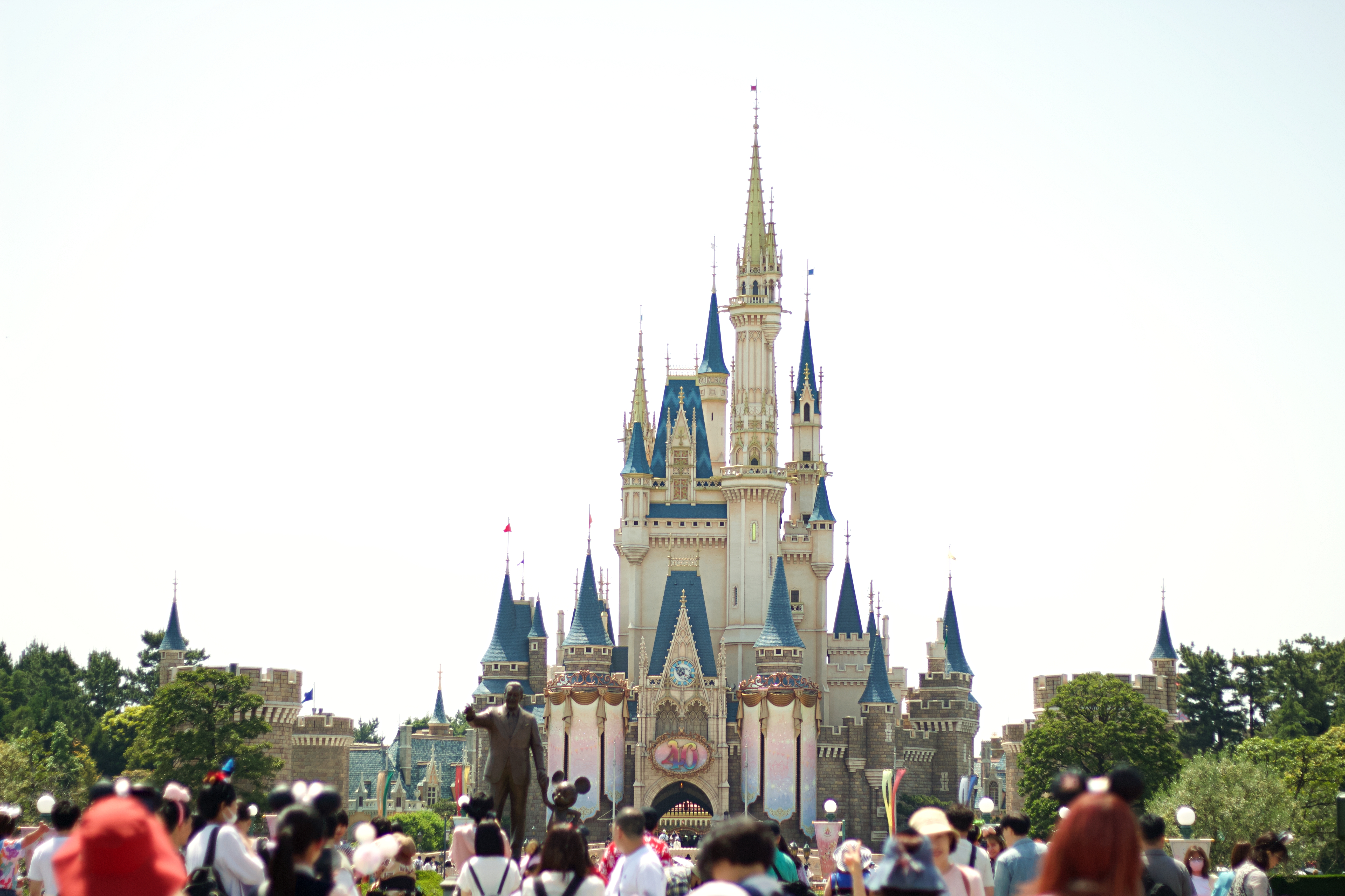 有人揚言在迪士尼園區及周遭設置「高殺傷炸彈」，並提到這是對JR東日本的報復。（本刊資料照）