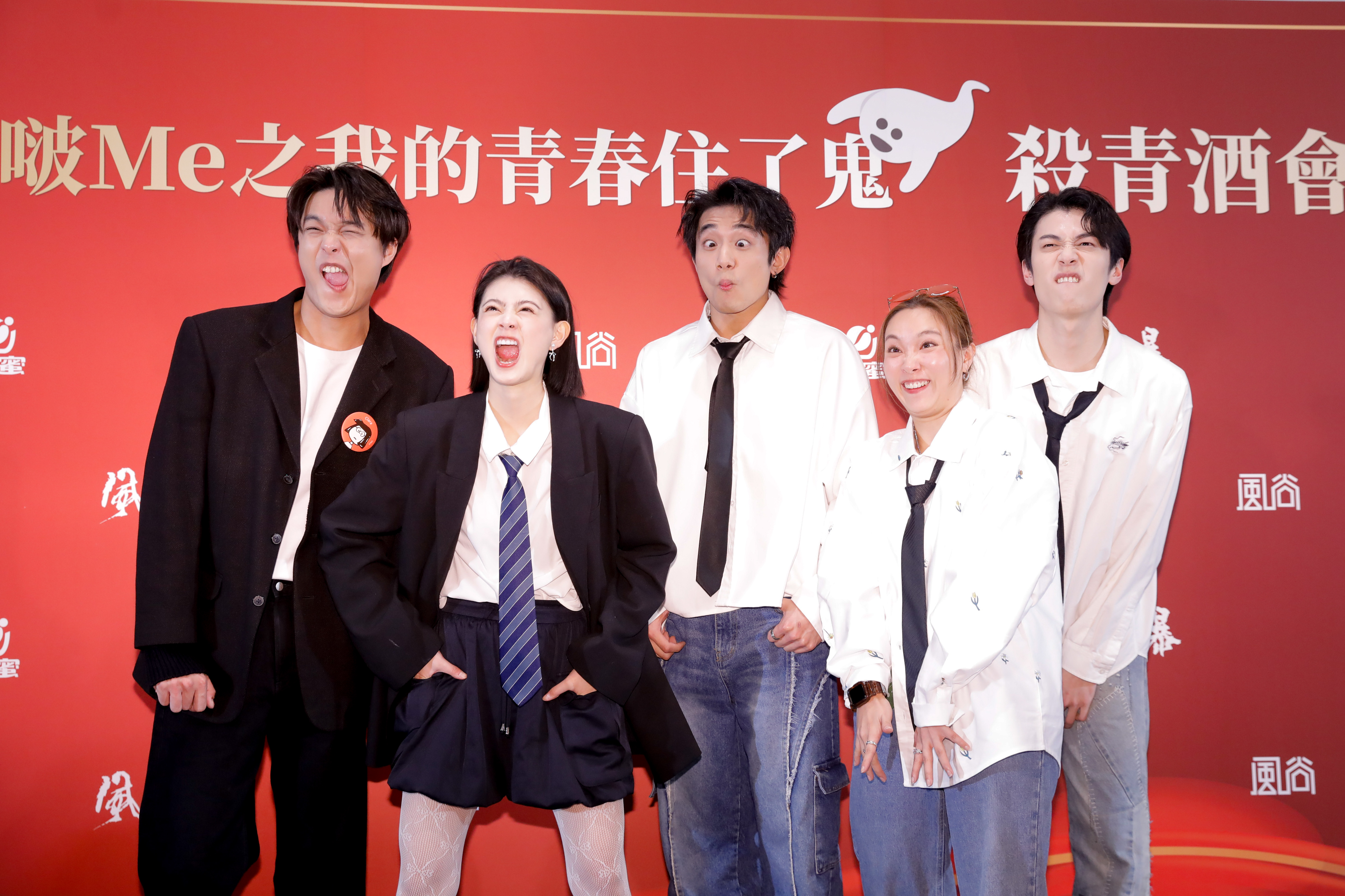 初孟軒、安俊朋、李雪、顏廷儒、陳昱廷在片中是一起撞鬼的「青春五人幫」,戲外也總玩在一起。