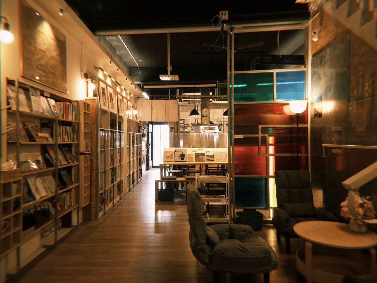 「礁溪温泉足浴駅本屋書店」日前入選日本2025 Good Design Award （優良設計獎）。（駅本屋提供）