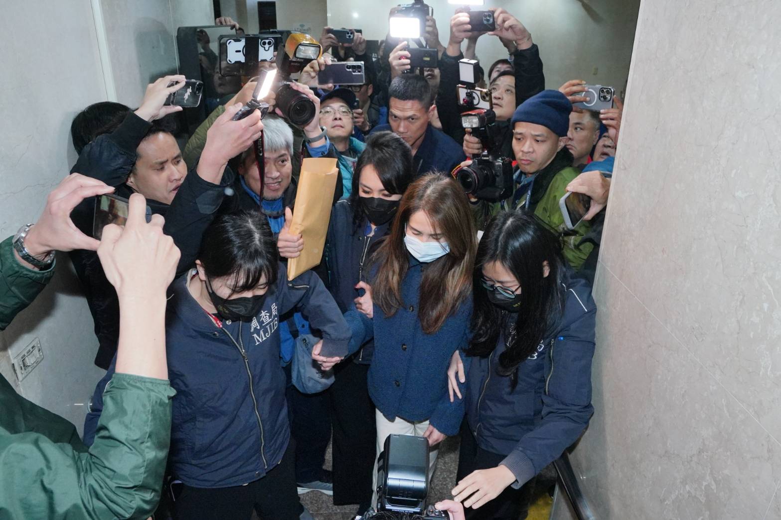 高金素梅被爆3大案，檢警約談相關17人，其中還包括金曲歌手Matzka的老婆和岳父。