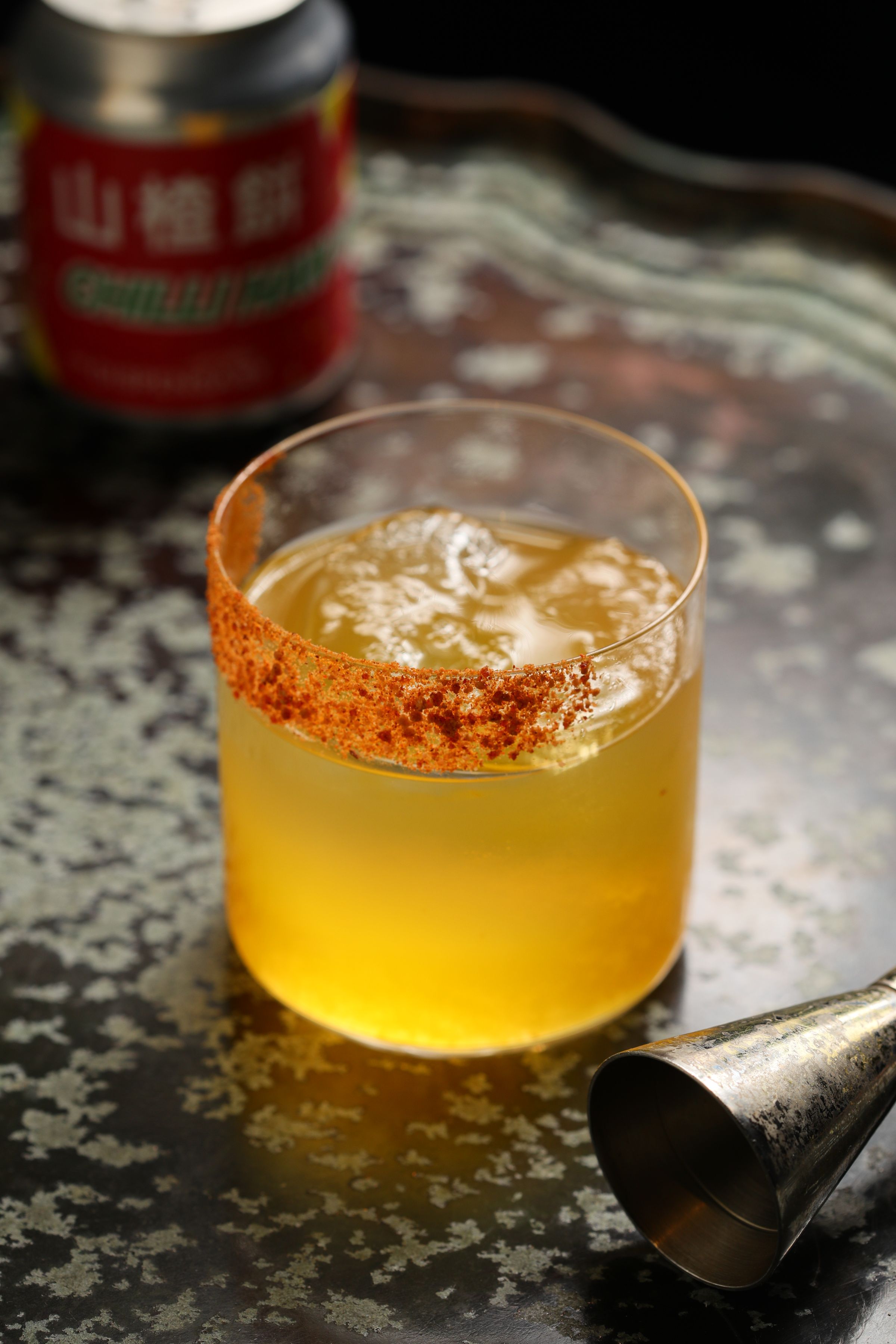 向中國民間療法致敬的「Chilli Haw Margarita口立濕」，喝來酸甜中略帶辣味。（港幣148元／杯）