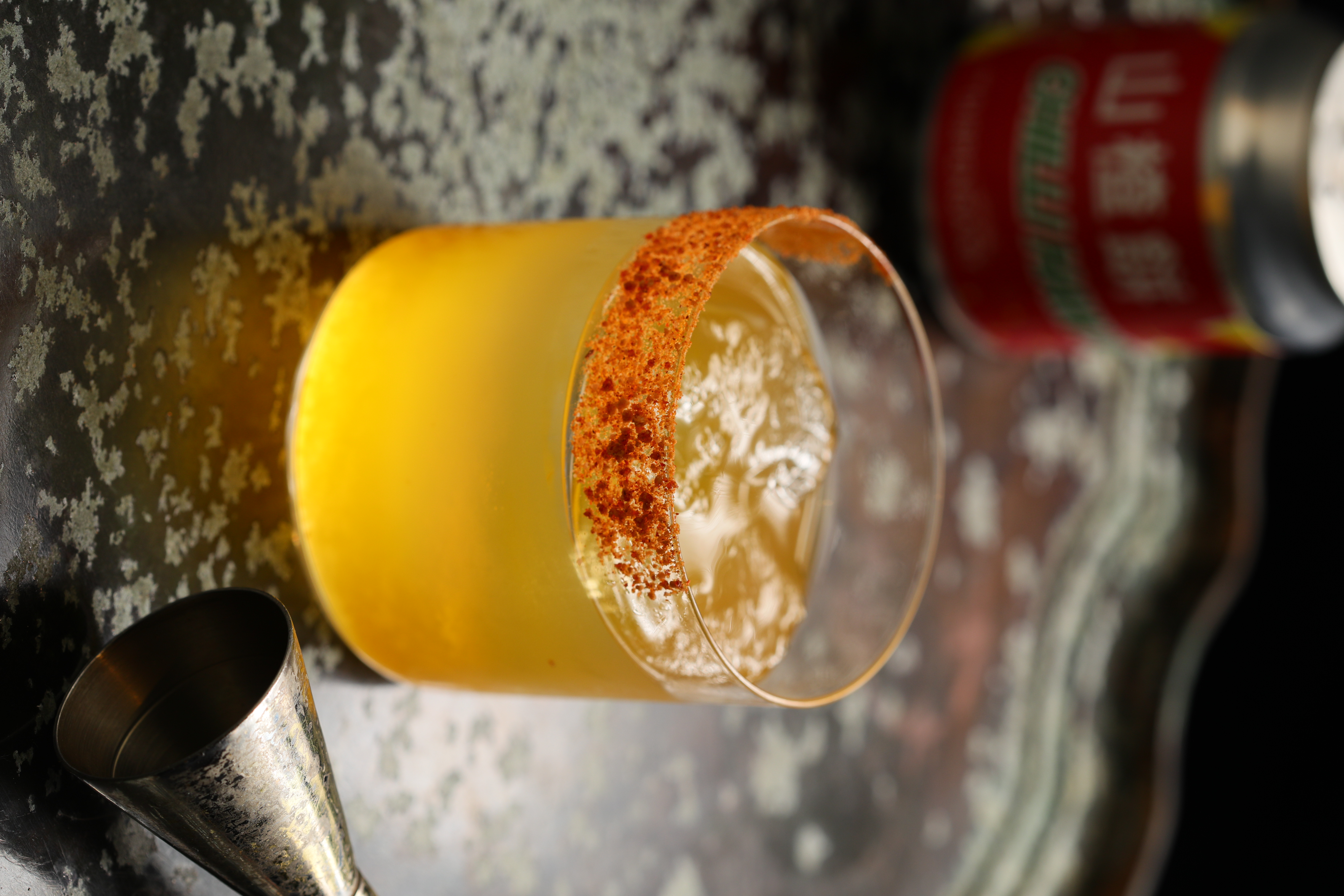 向中國民間療法致敬的「Chilli Haw Margarita口立濕」,喝來酸甜中略帶辣味。(港幣148元/杯)