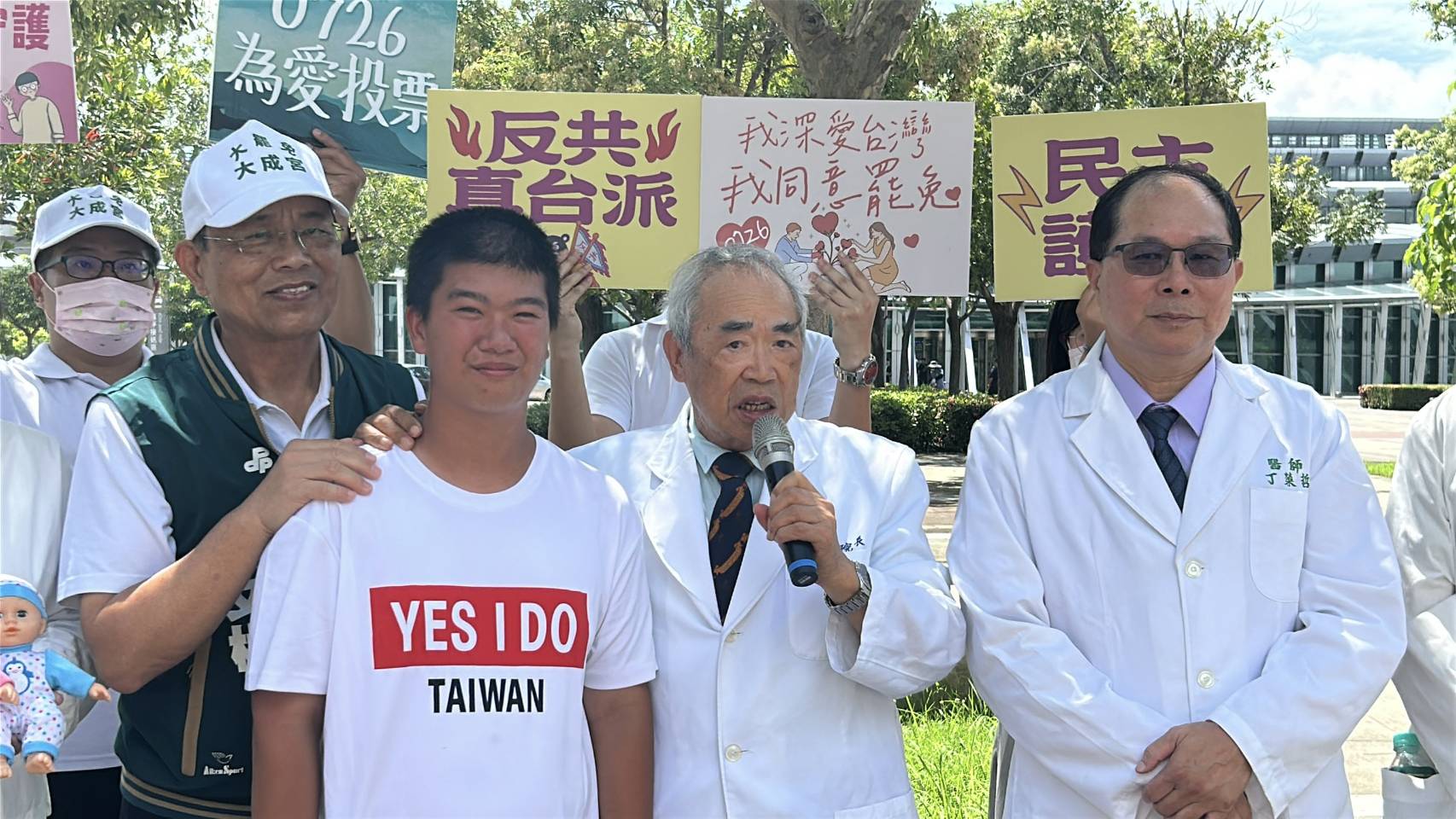 雲林口湖出身的總統府資政、醫師李茂盛，今公開表態支持罷免丁學忠。（劉建國辦公室提供）