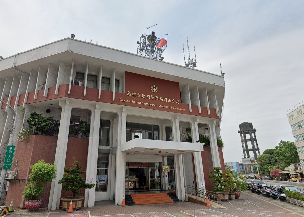 高雄梓官蚵仔寮青龍宮今晨發生槍案，岡山警分局循線拘提一名吳姓主嫌到案。（翻攝自Google Maps）