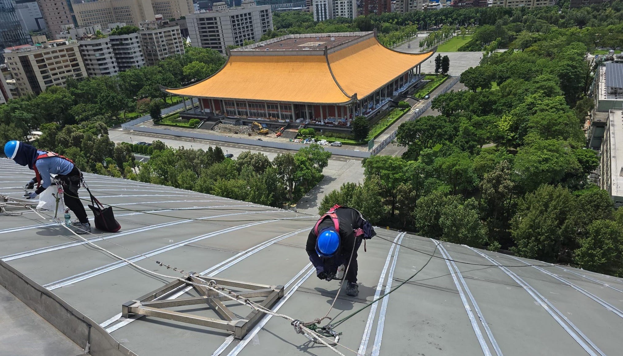 台北市副市長李四川今po出2張照片，並直呼「我相信離在大巨蛋欣賞演唱會已不遠了。」（翻攝自李四川臉書）