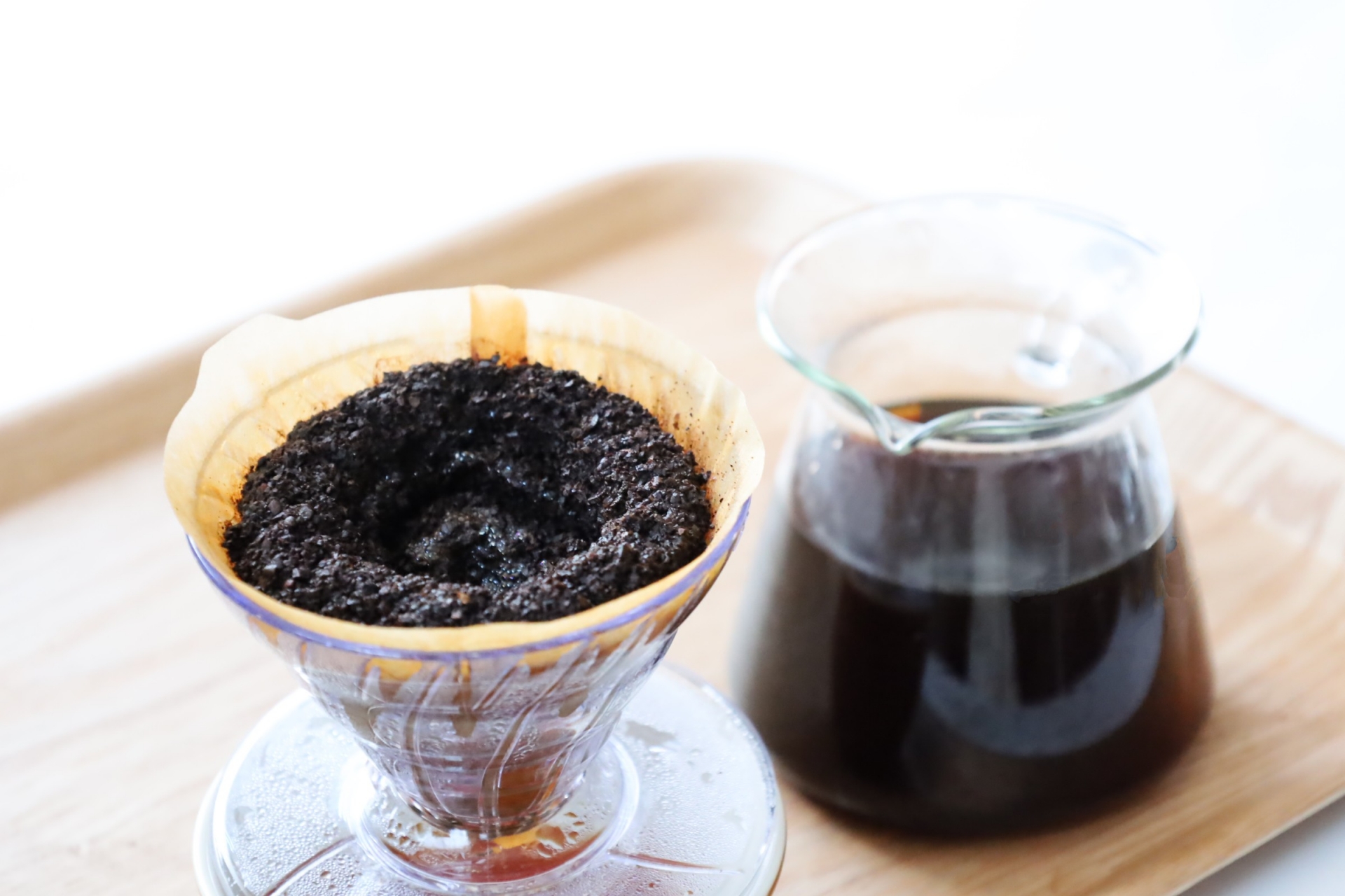 咖啡渣不僅可幫忙去除微波爐內的異味，還能用來醃牛排。（示意圖，photoAC）