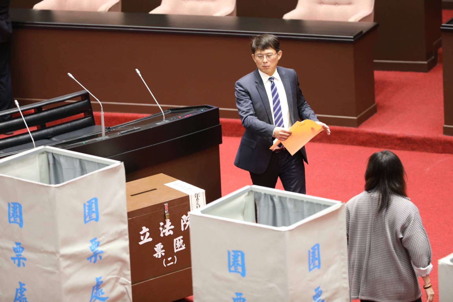 民眾黨團在7位被提名人中，僅同意劉靜怡1人，最終7位被提名人全數未過關。