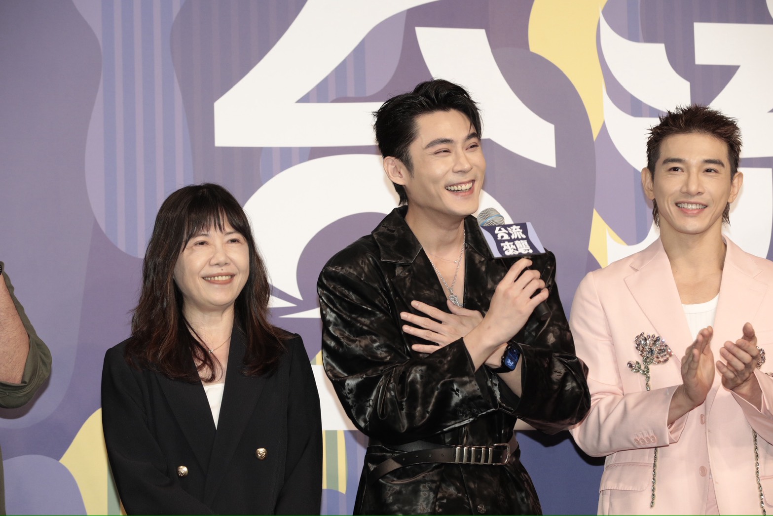 陳奕今為首度製作的影集《男公館》率主要演員在「台流來襲」劇集聯合行銷記者會大陣仗宣傳。