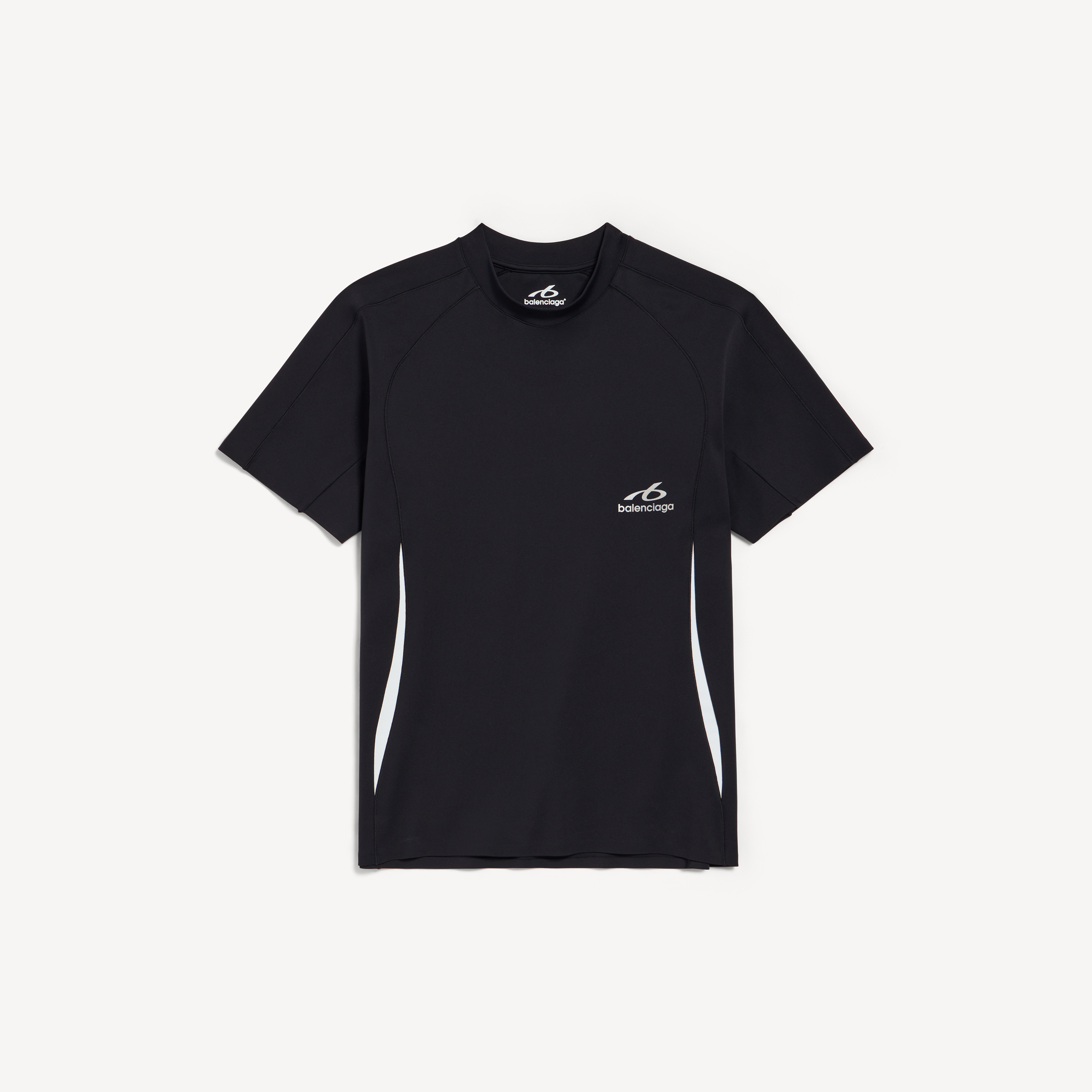 俐落剪裁的短袖運動衫,不過於鬆散隨意。NT$22,500。(Balenciaga提供)