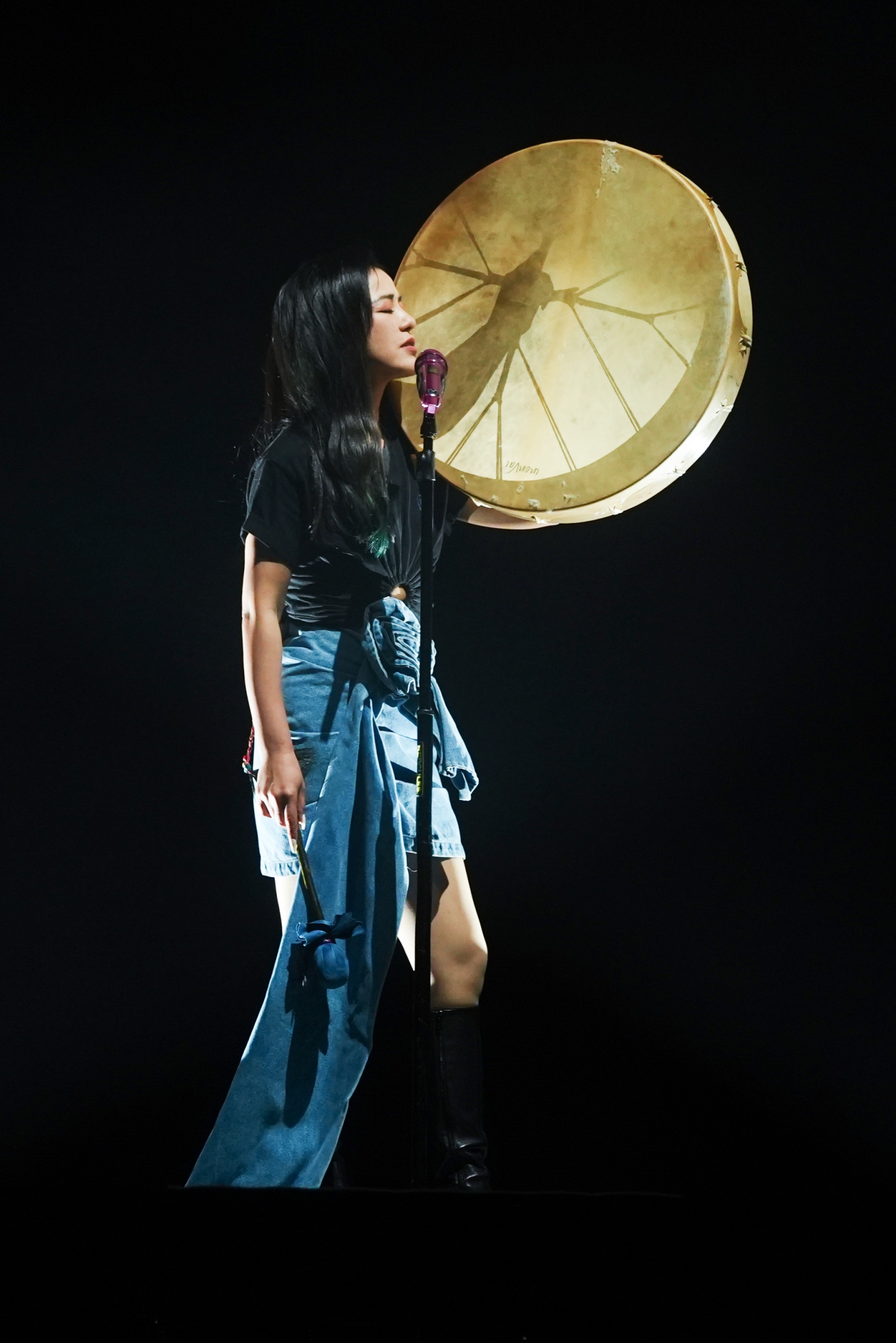 丁噹首次帶來薩滿鼓表演。（相信音樂提供）