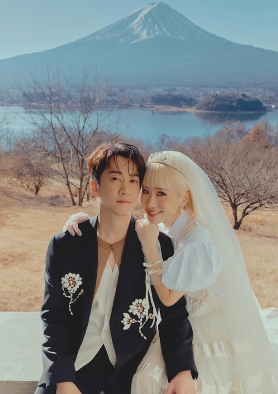 陳漢典、Lulu公布婚紗照。（翻攝自Lulu IG）
