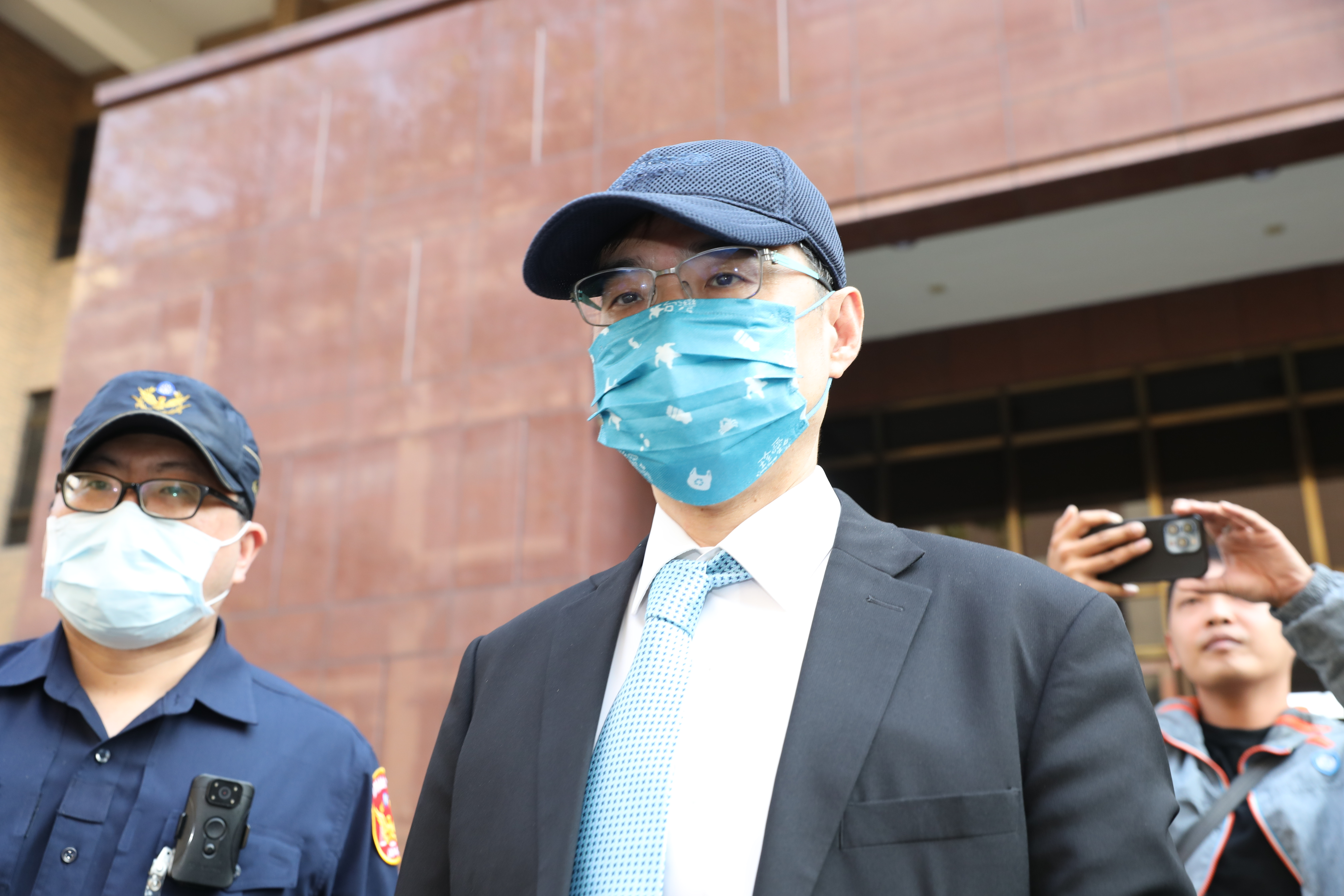 會計師端木正（圖）、前都發局長黃景茂出庭均否認犯罪。