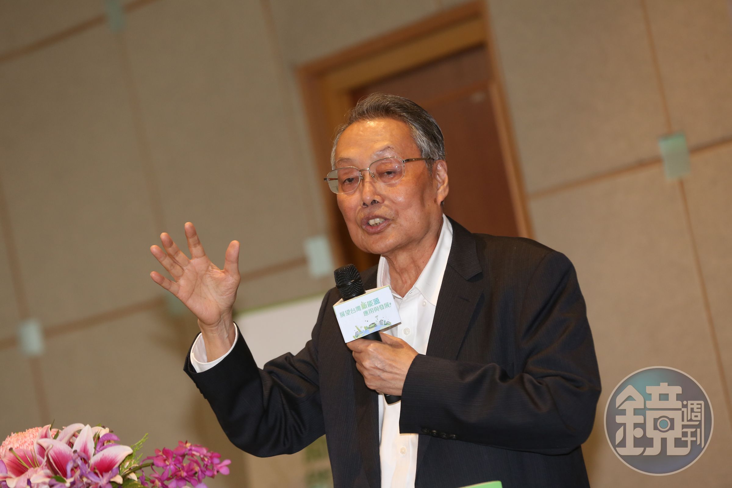 台灣ICT產業陷入人才荒，施振榮建議從非理工領域畢業生、來台念書的留學生找人才。