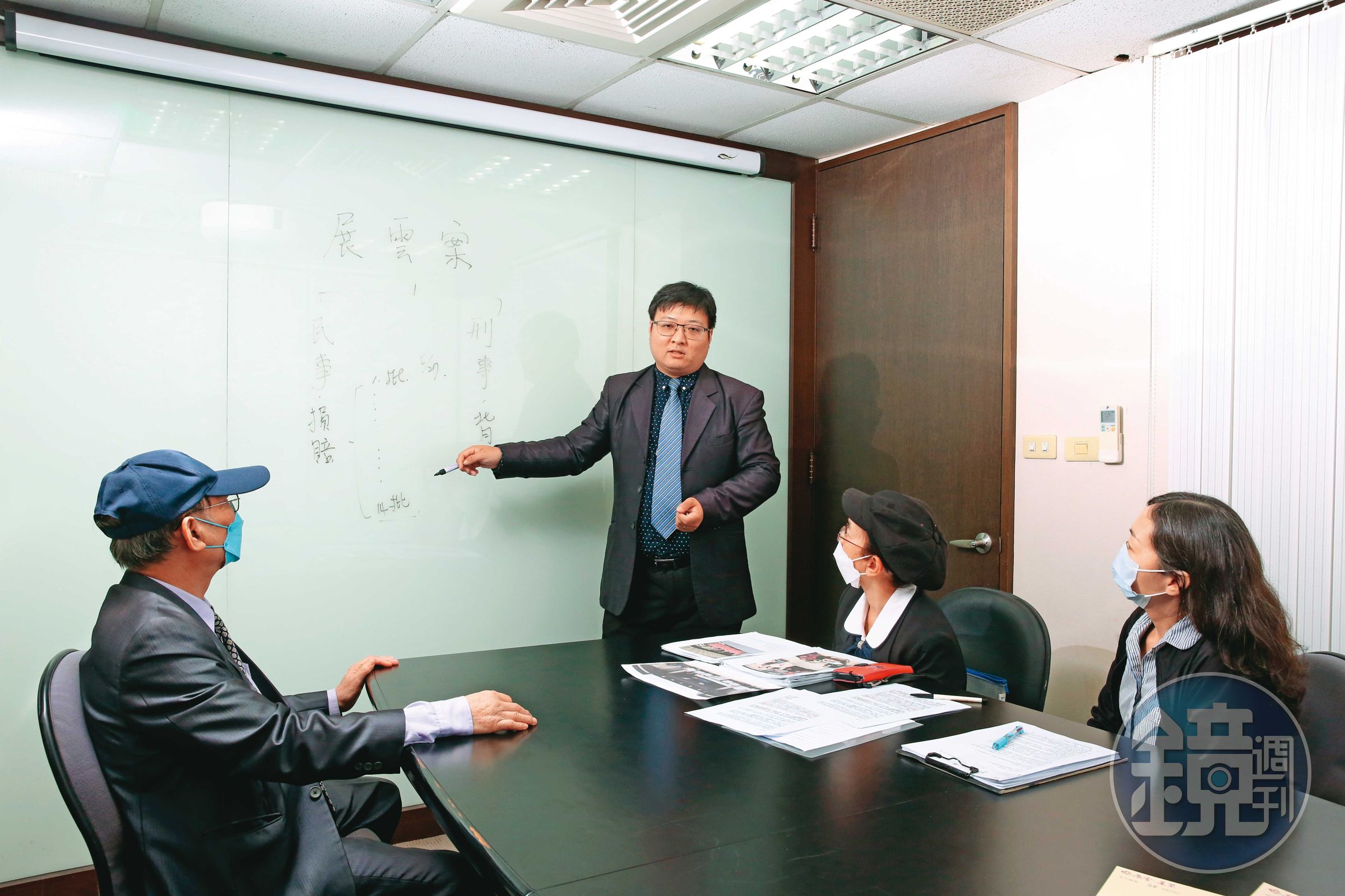 債權人協會律師方志偉認為,福座透過吸收展雲投資人債權後,再提告確認債權,有聯手掏空展雲之嫌。